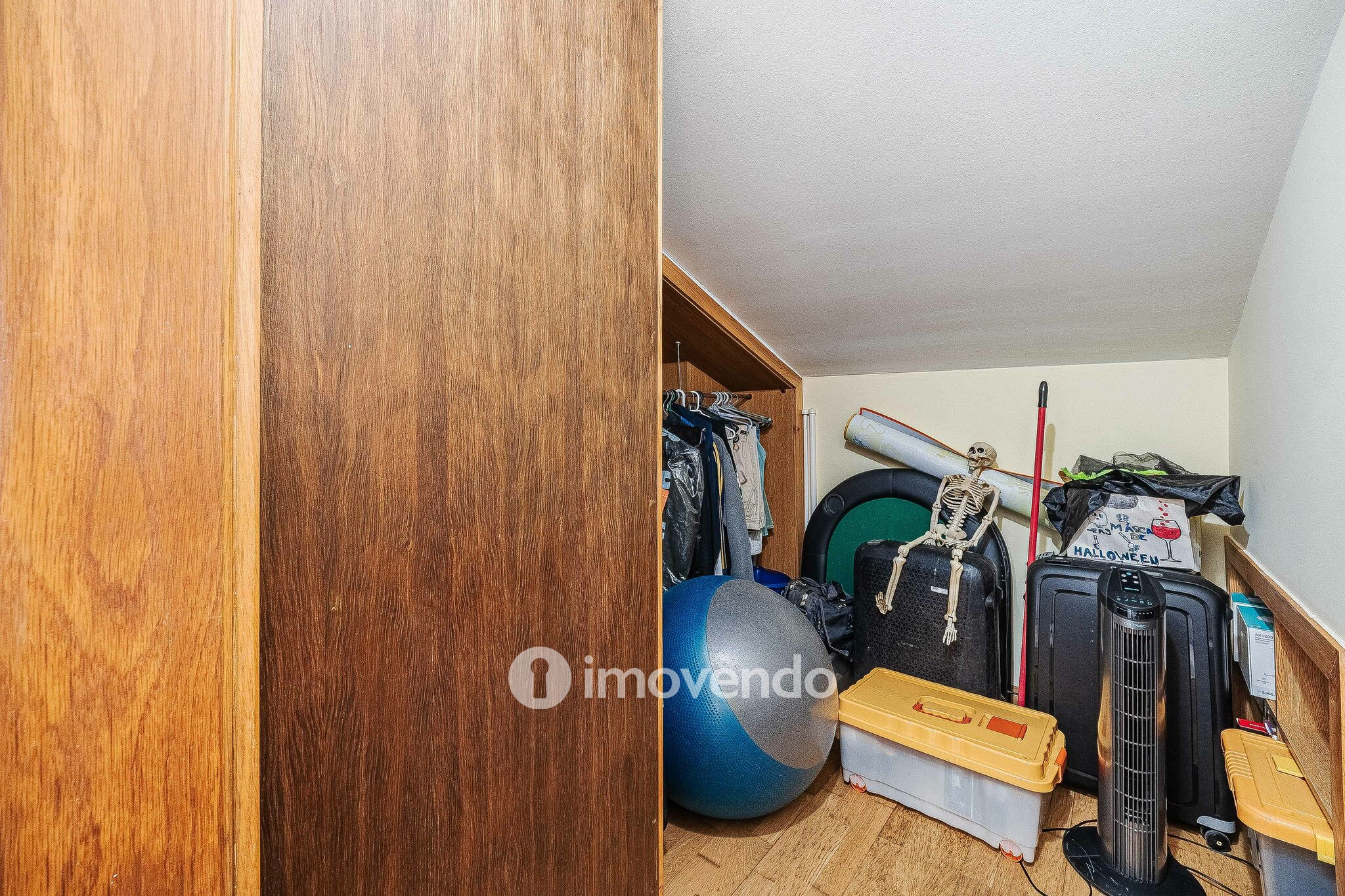 Moradia T5+2 com garagem, em condomínio com piscina, em Murches