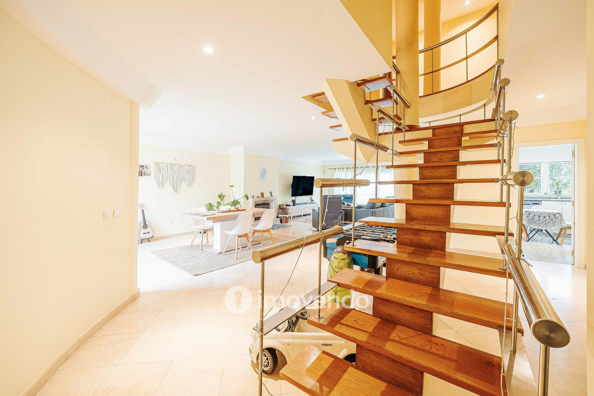 Moradia T5+2 com garagem, em condomínio com piscina, em Murches