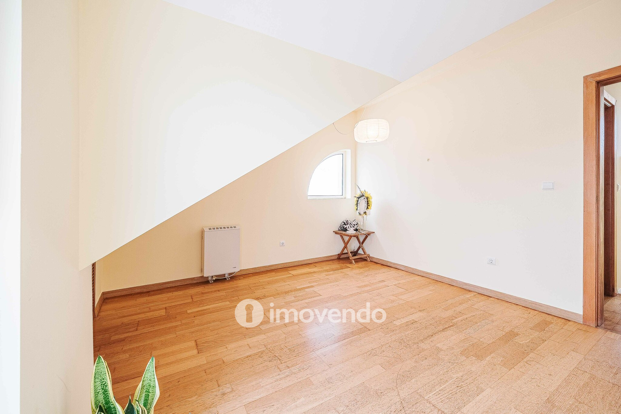 Moradia T5+2 com garagem, em condomínio com piscina, em Murches