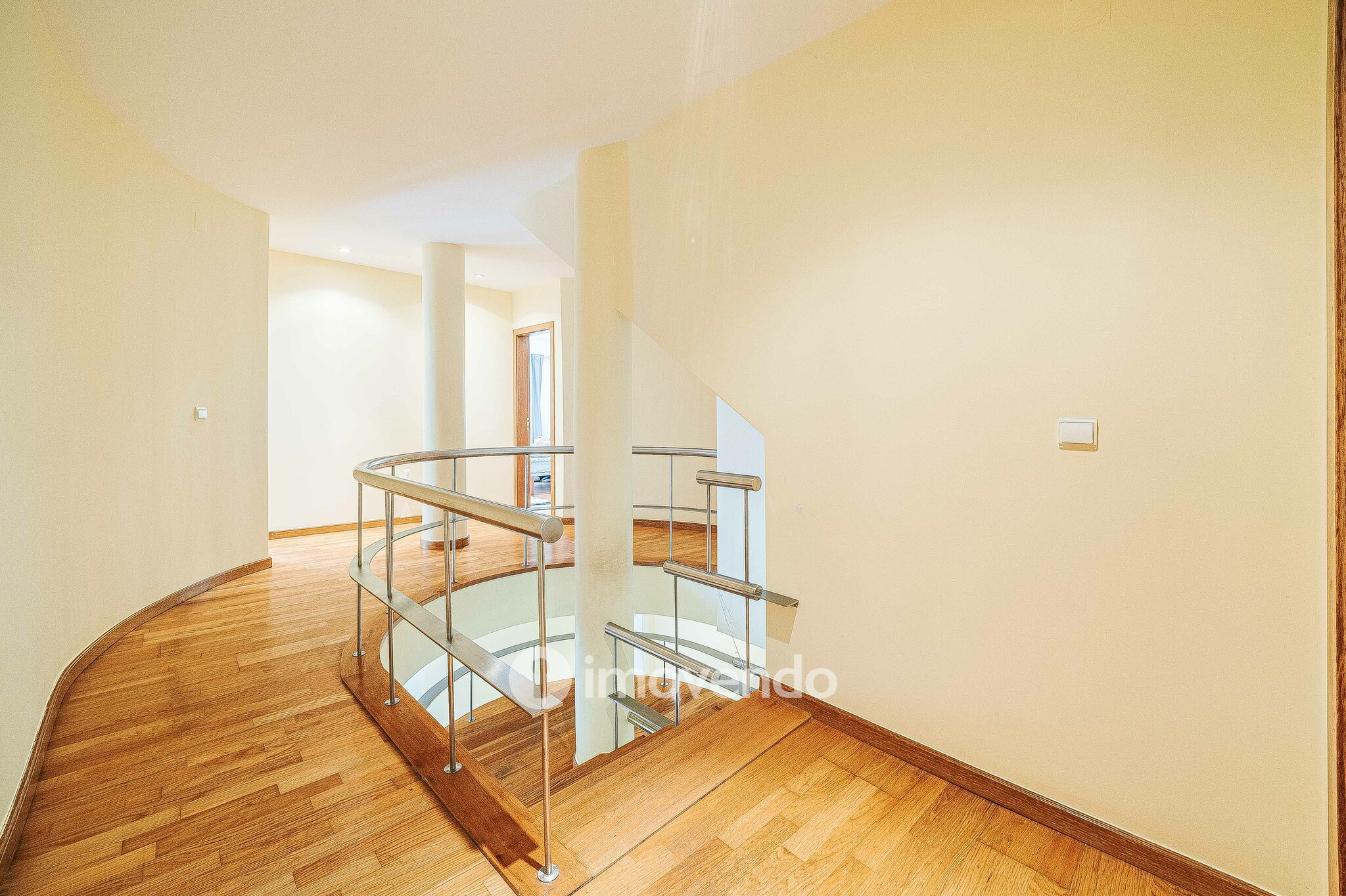 Moradia T5+2 com garagem, em condomínio com piscina, em Murches