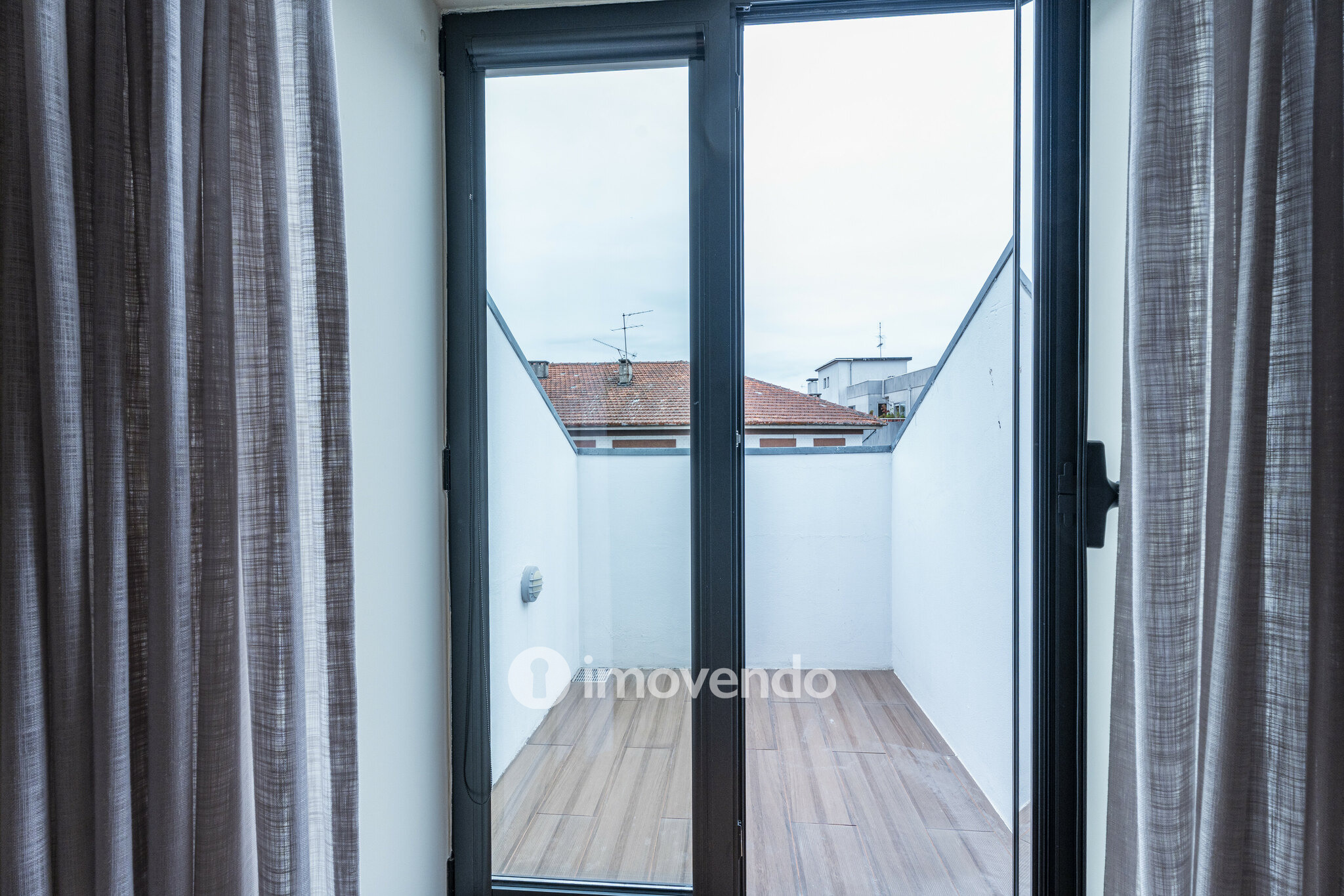 Apartamento T2+1 Duplex, com estacionamento, no Bonfim, Porto