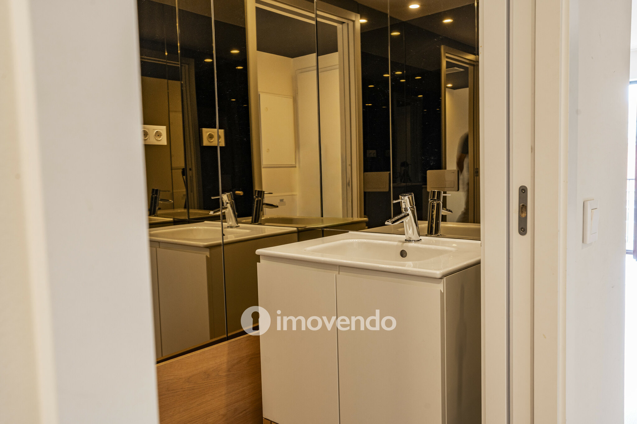 Apartamento T2+1 Duplex, com estacionamento, no Bonfim, Porto