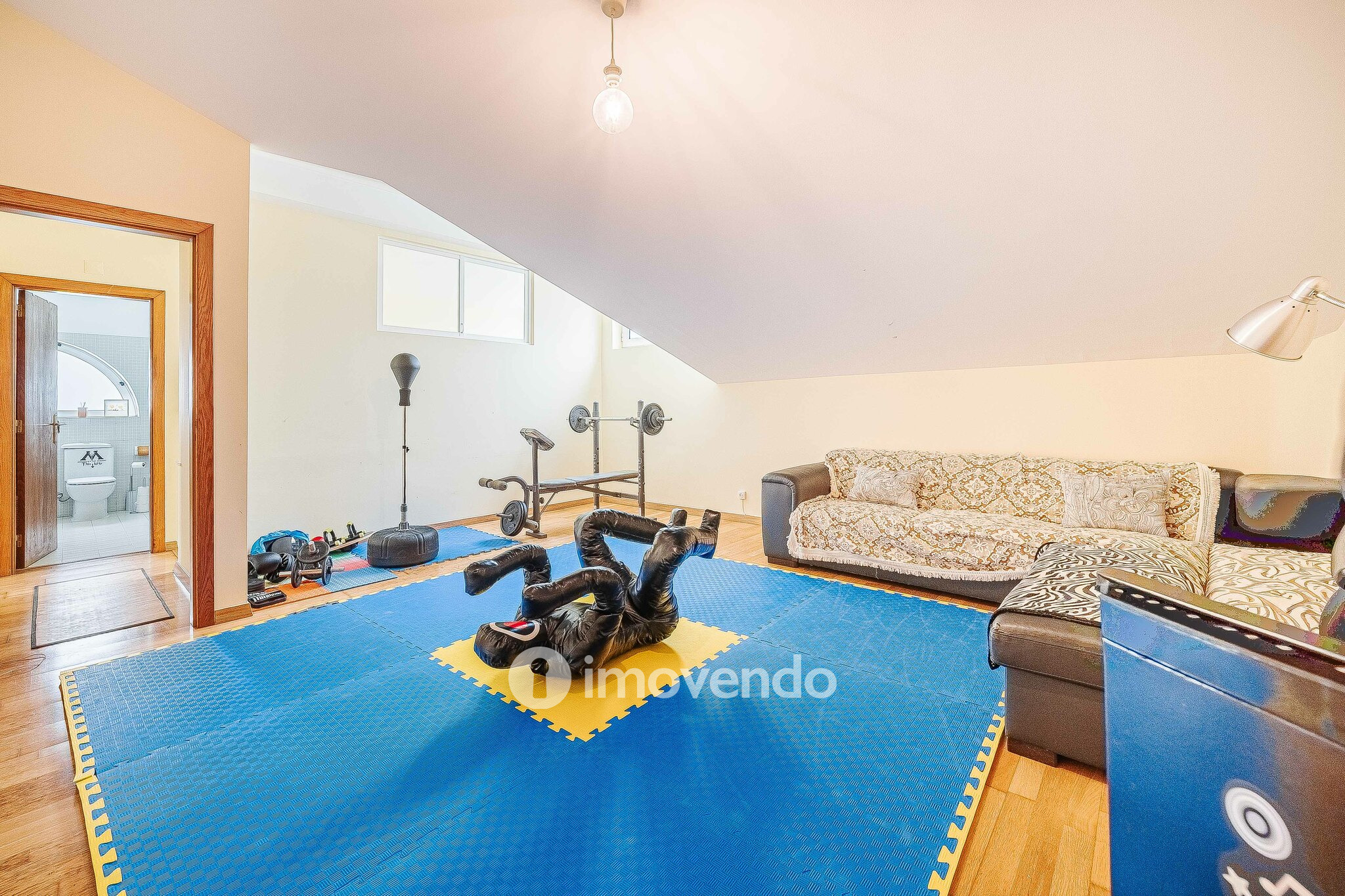 Moradia T5+2 com garagem, em condomínio com piscina, em Murches