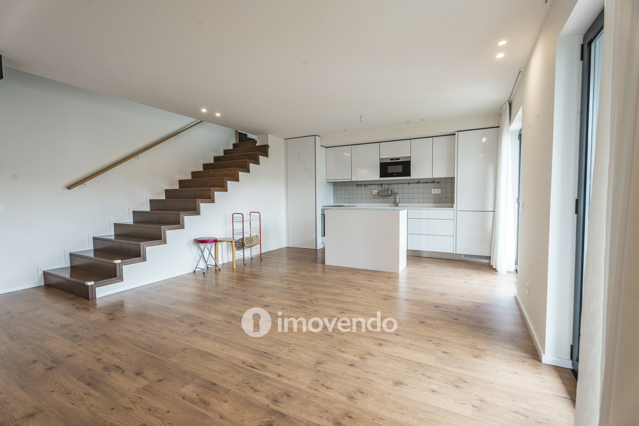 Apartamento T2+1 Duplex, com estacionamento, no Bonfim, Porto