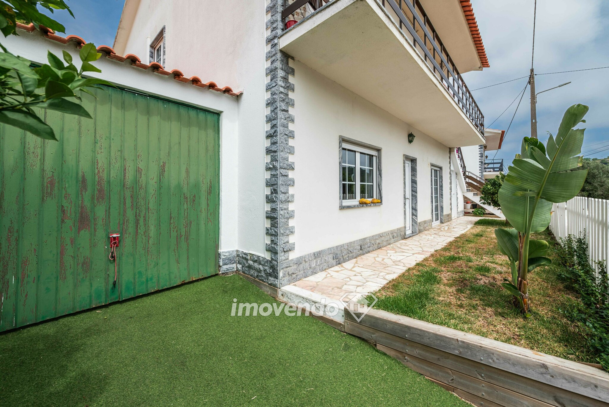 Moradia T4, com piscina e garagem, perto da praia, na Ericeira