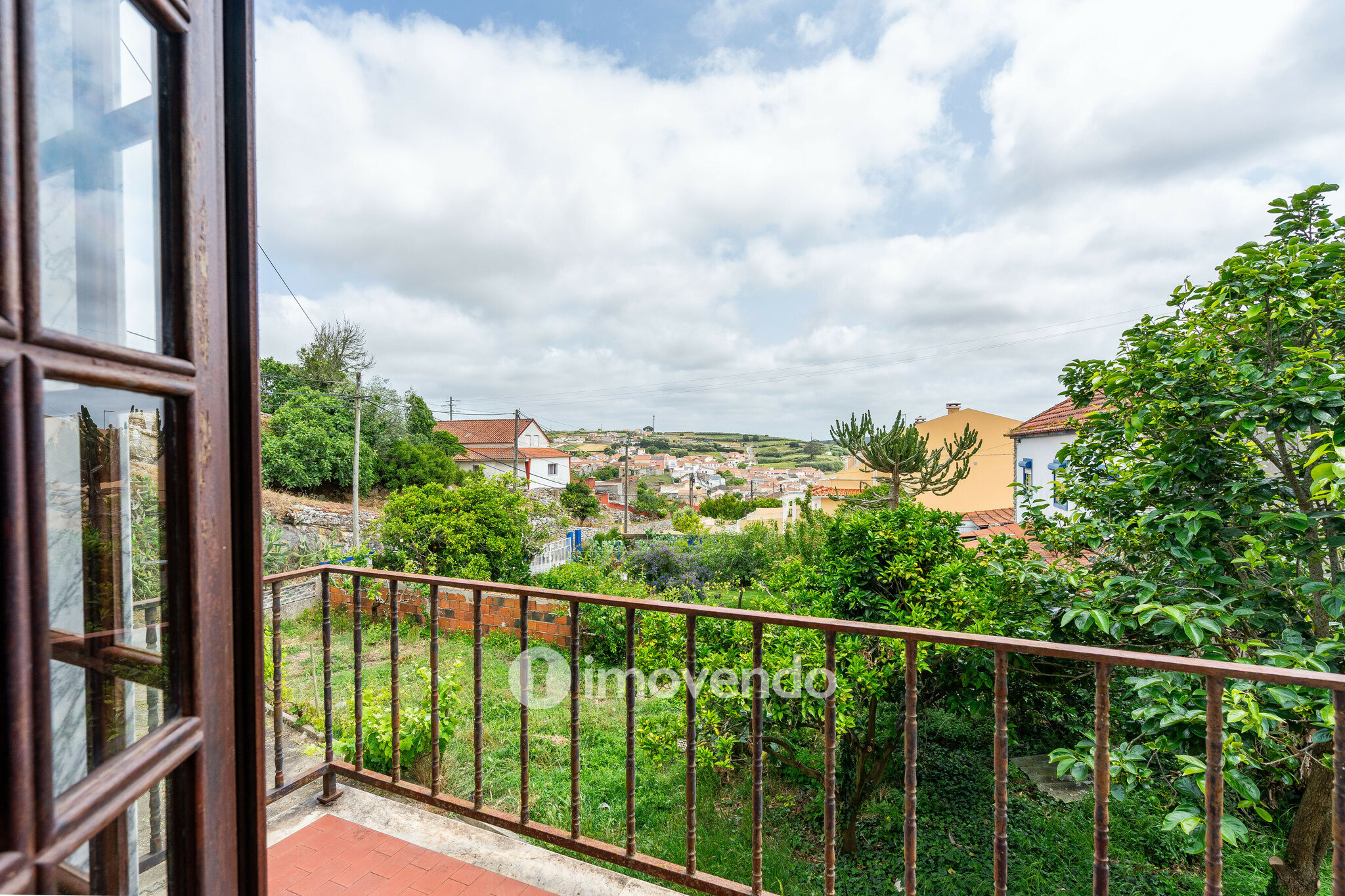 Moradia isolada T4, com terreno, no Reguengo Grande, Lourinhã