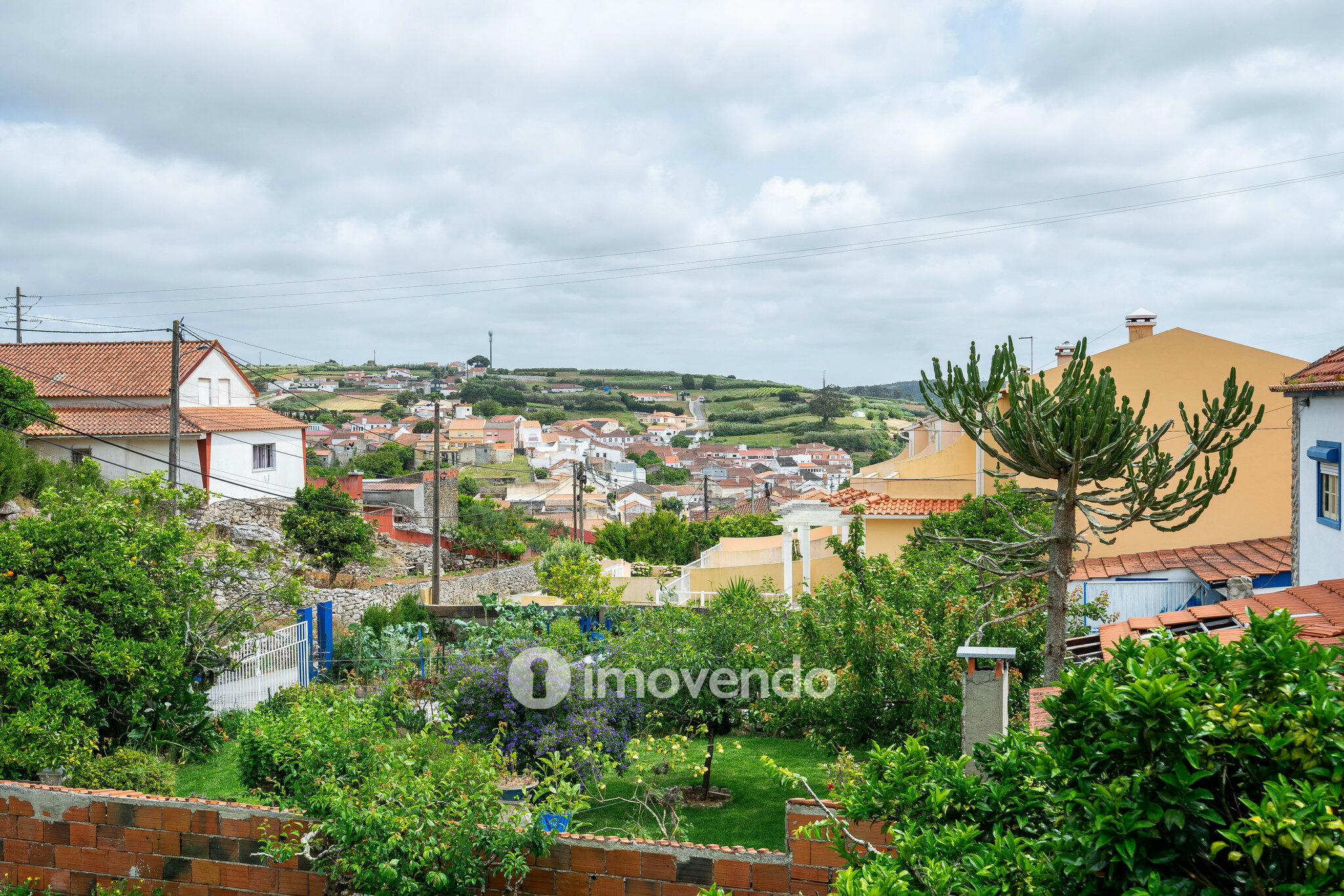 Moradia isolada T4, com terreno, no Reguengo Grande, Lourinhã