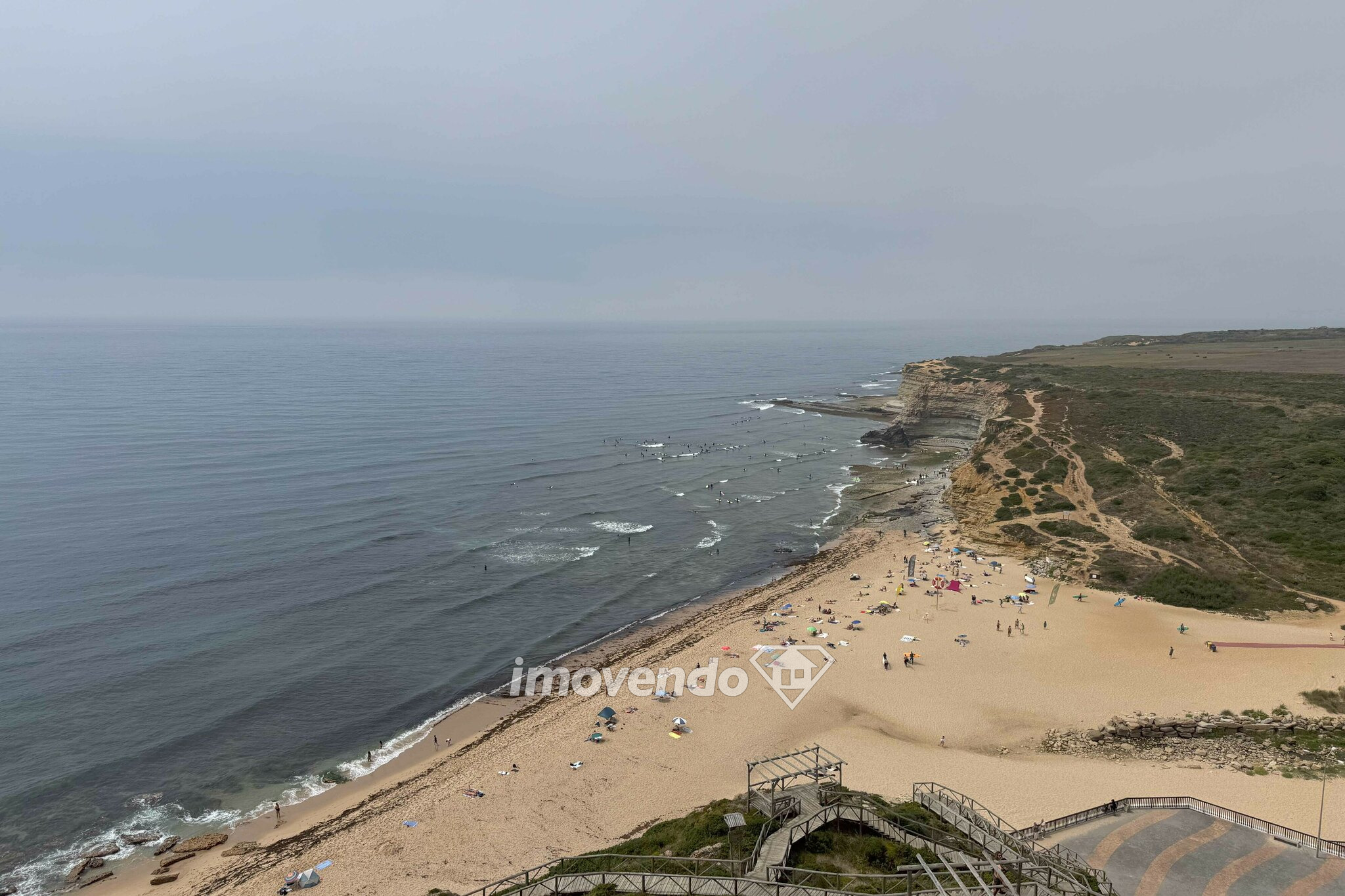 Moradia T4, com piscina e garagem, perto da praia, na Ericeira