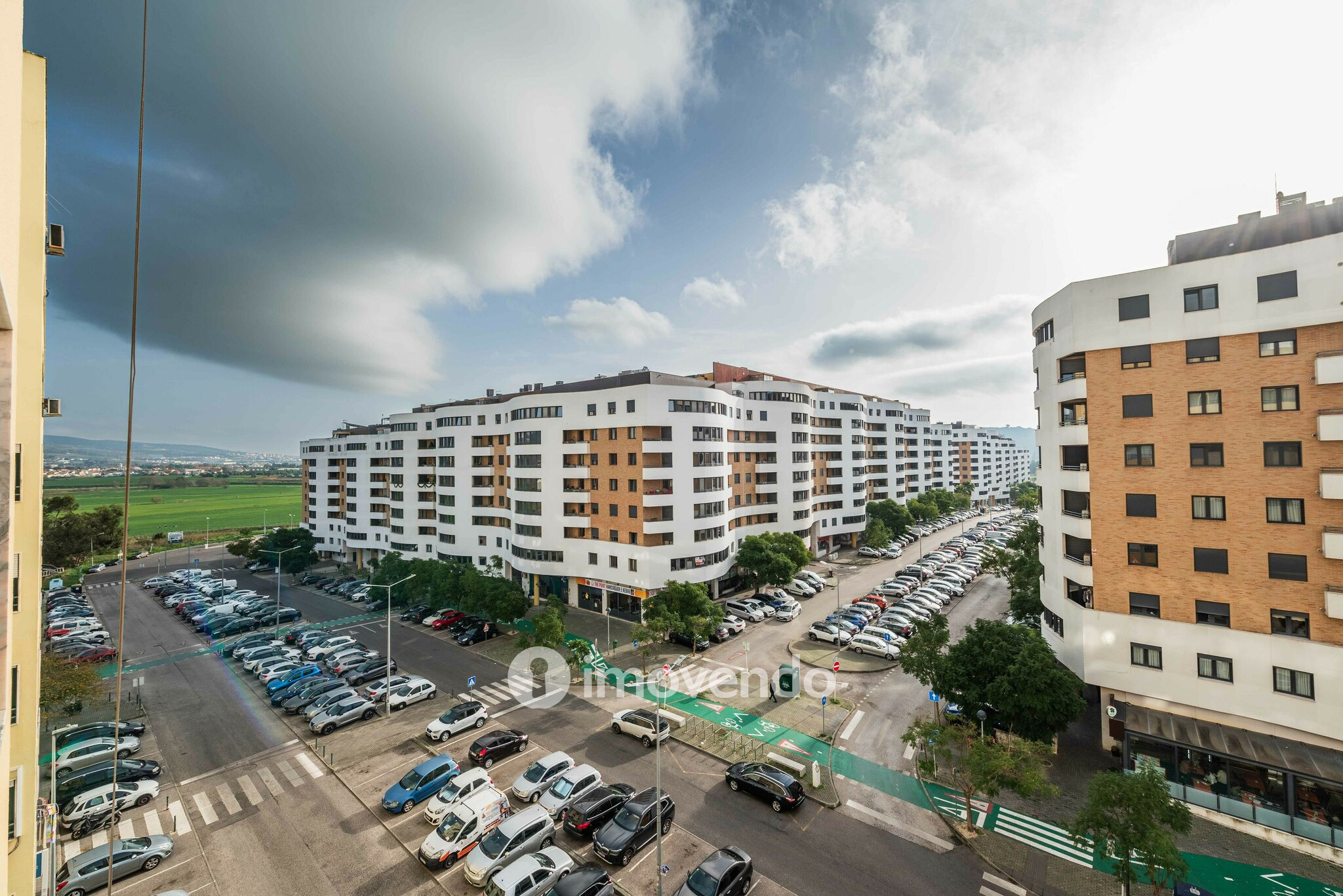 Apartamento T1, com lugar de estacionamento, em Loures