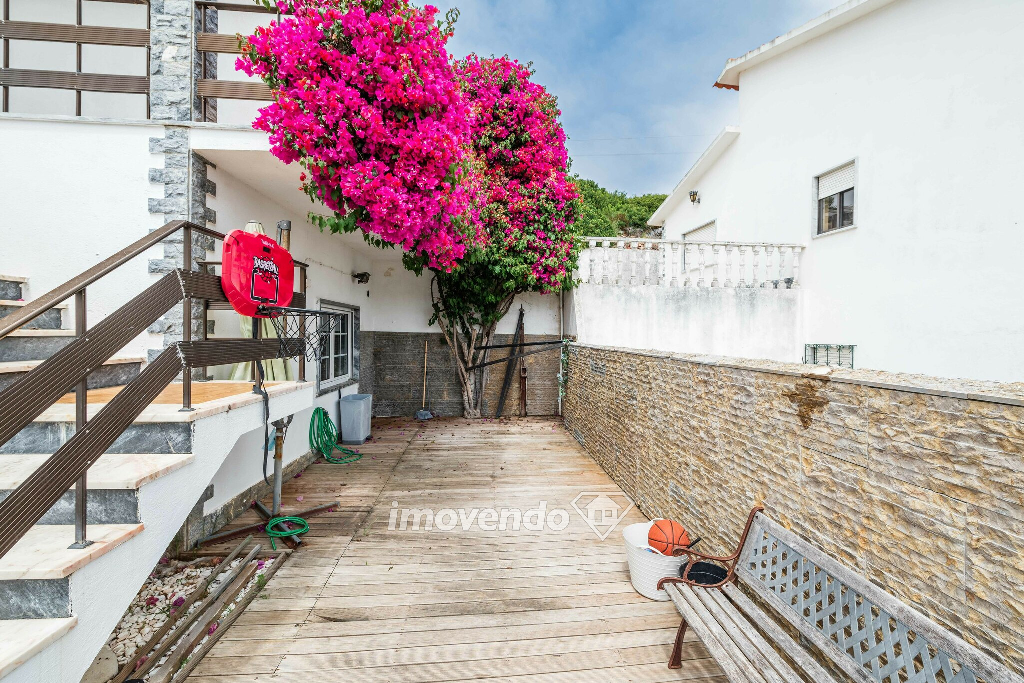 Moradia T4, com piscina e garagem, perto da praia, na Ericeira