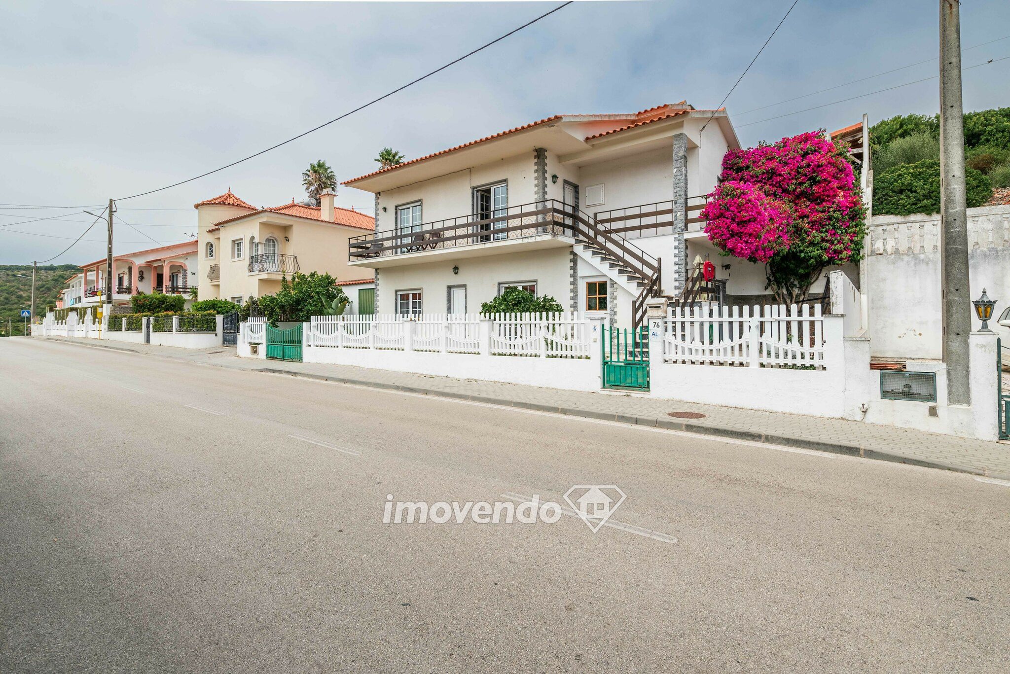 Moradia T4, com piscina e garagem, perto da praia, na Ericeira