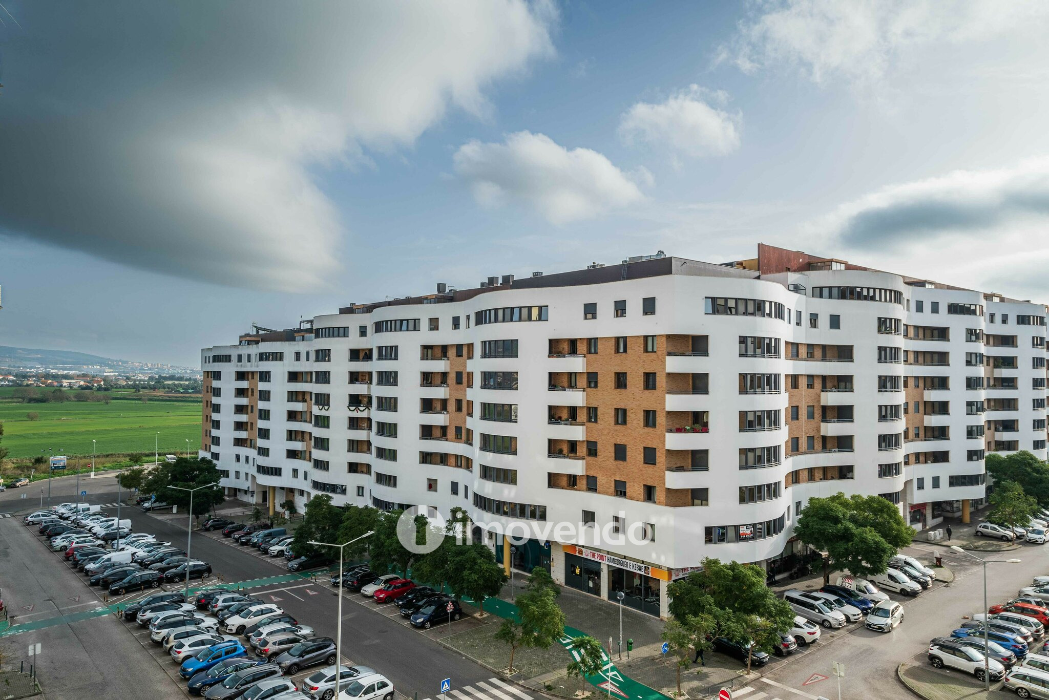 Apartamento T1, com lugar de estacionamento, em Loures