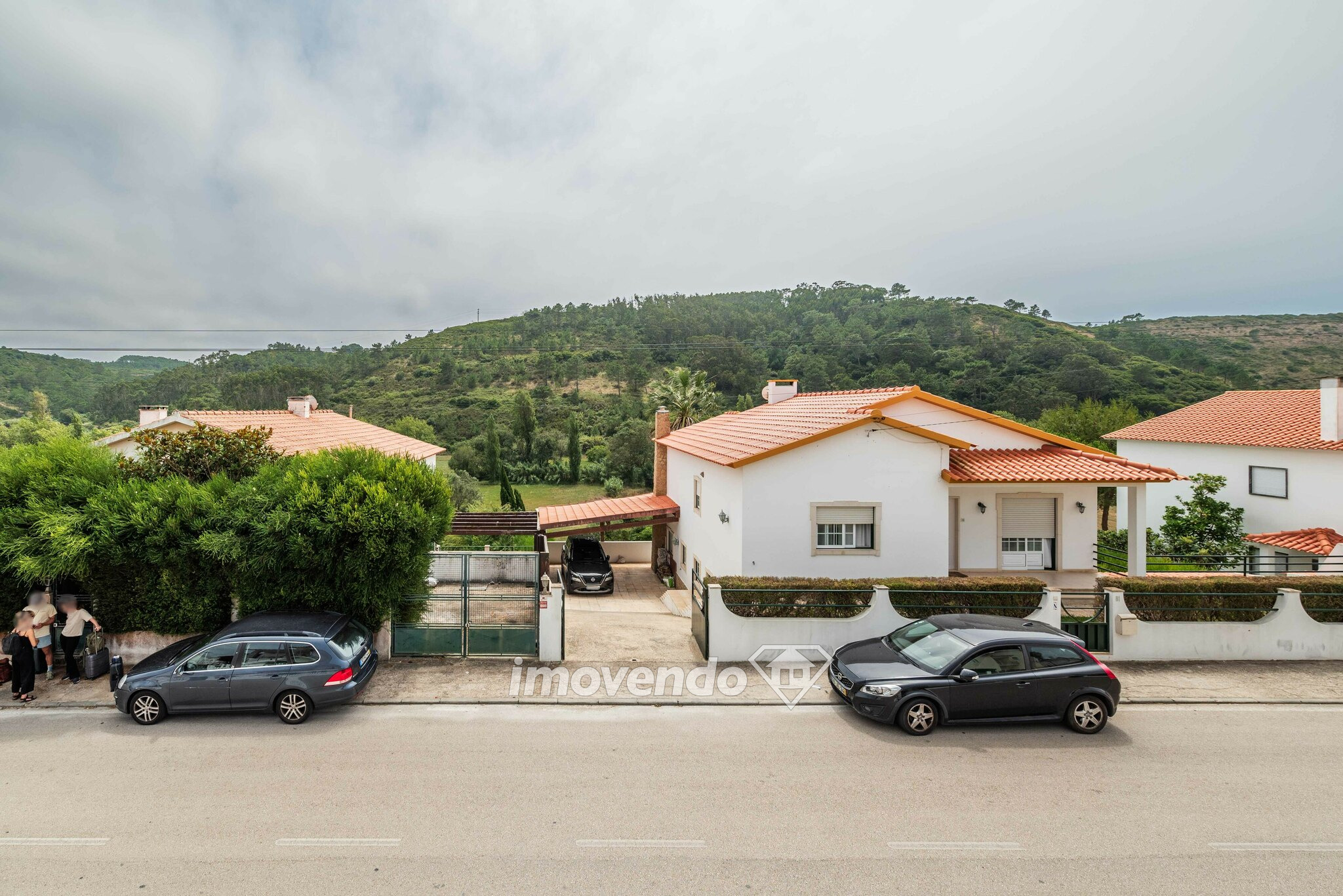 Moradia T4, com piscina e garagem, perto da praia, na Ericeira