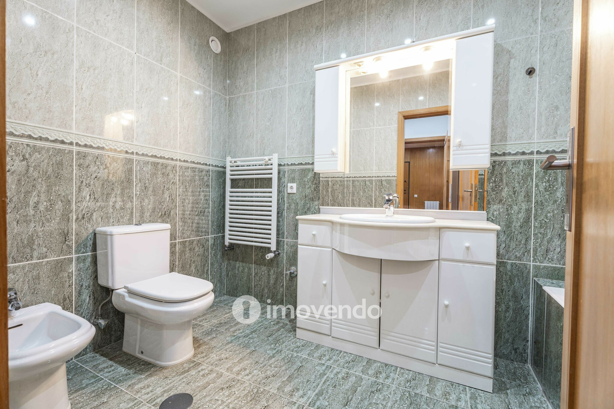 Apartamento T3 exclusivo e pronto a habitar, com garagem, na Maia