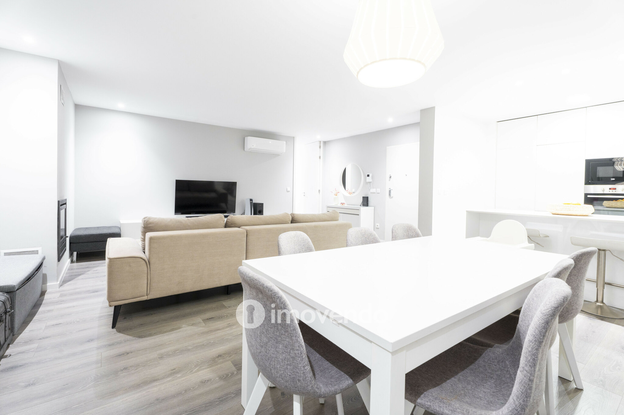 Apartamento T3 moderno, com garagem e varanda, em Braga