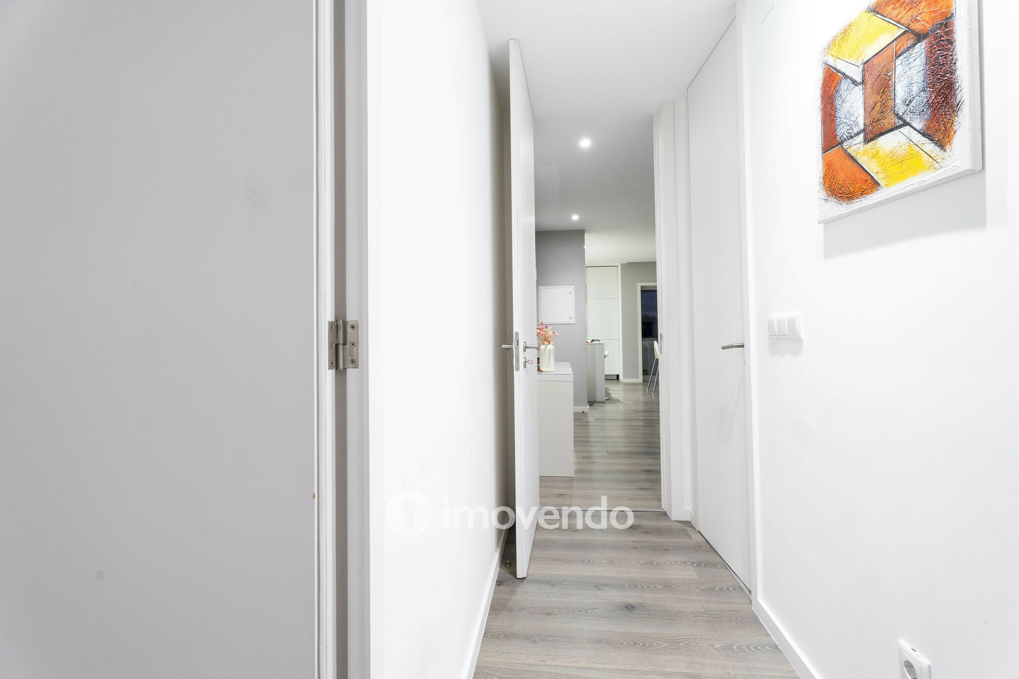 Apartamento T3 moderno, com garagem e varanda, em Braga