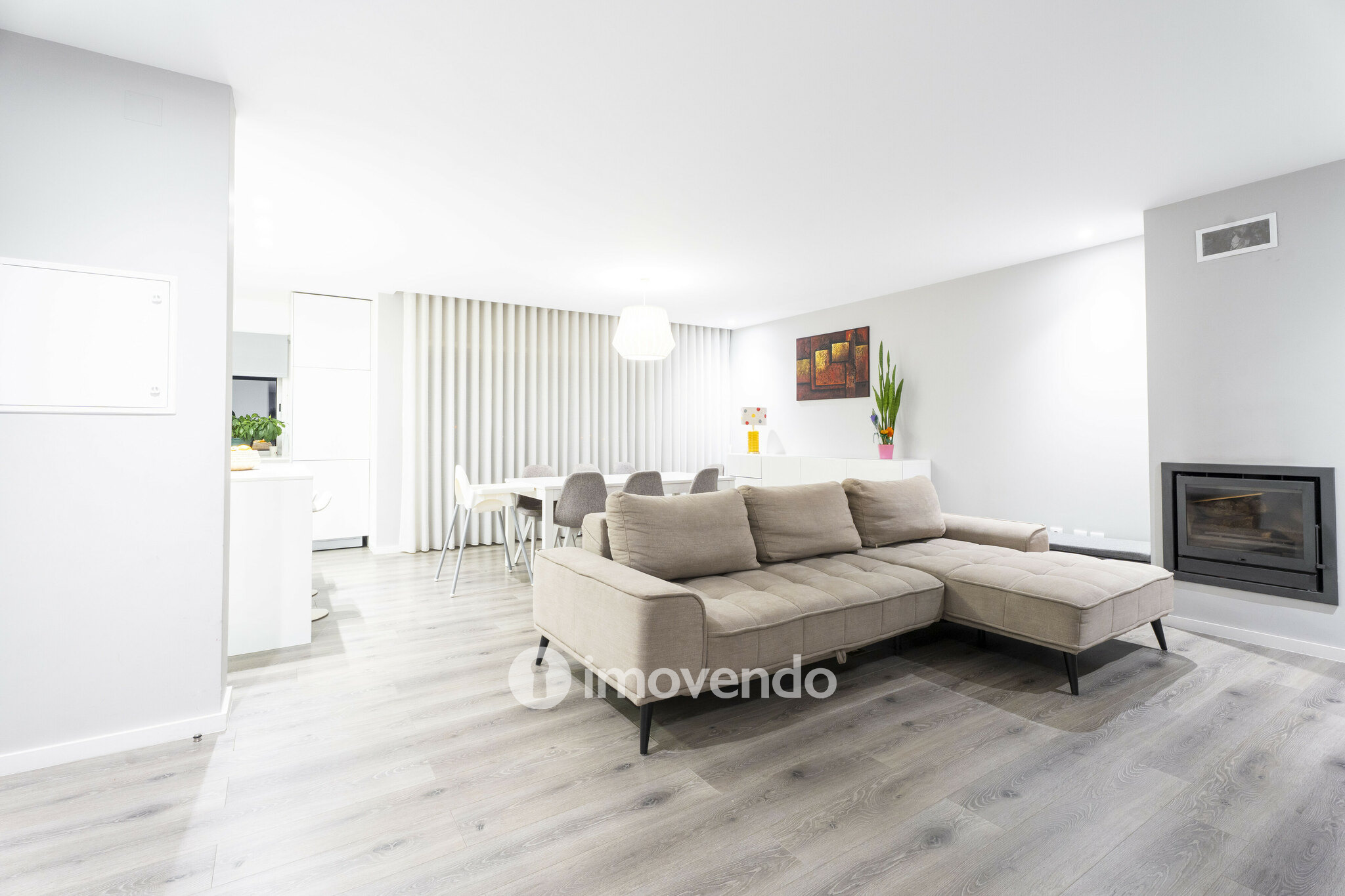 Apartamento T3 moderno, com garagem e varanda, em Braga