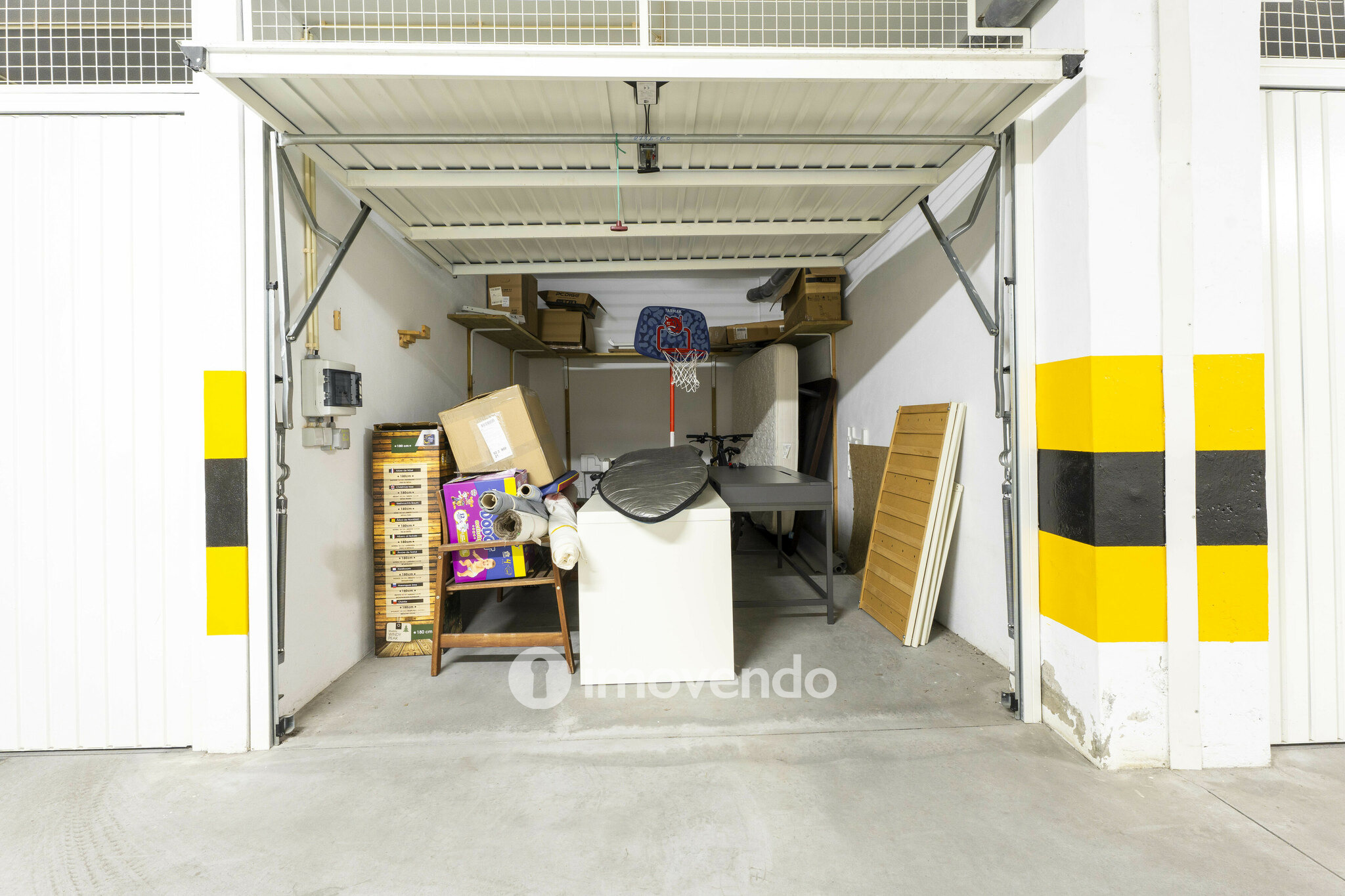 Apartamento T3 moderno, com garagem e varanda, em Braga