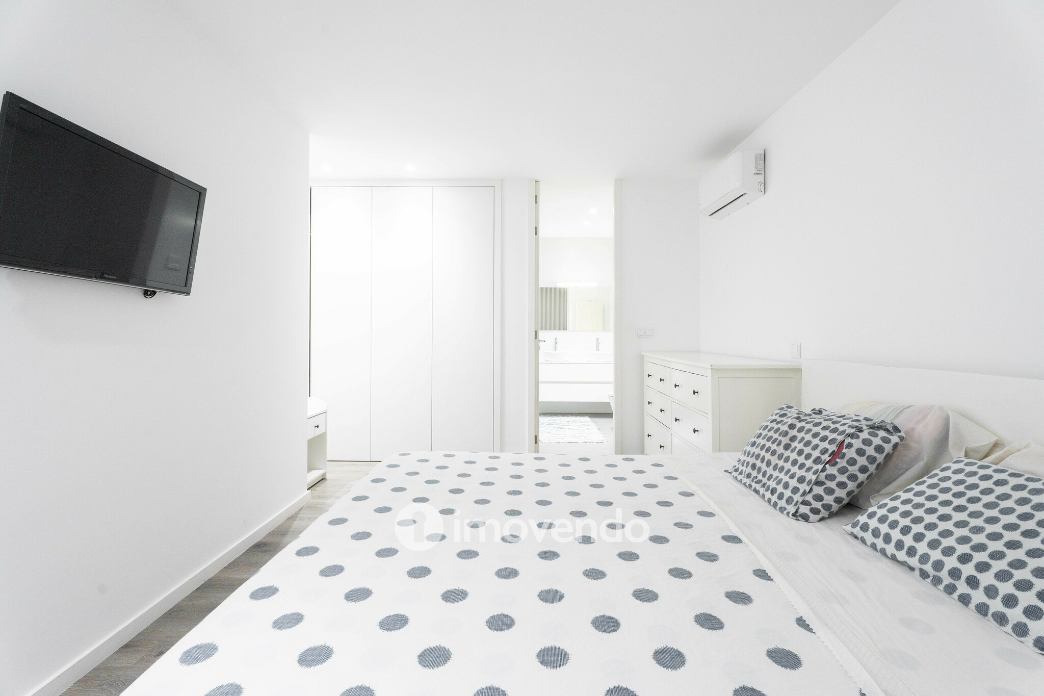 Apartamento T3 moderno, com garagem e varanda, em Braga