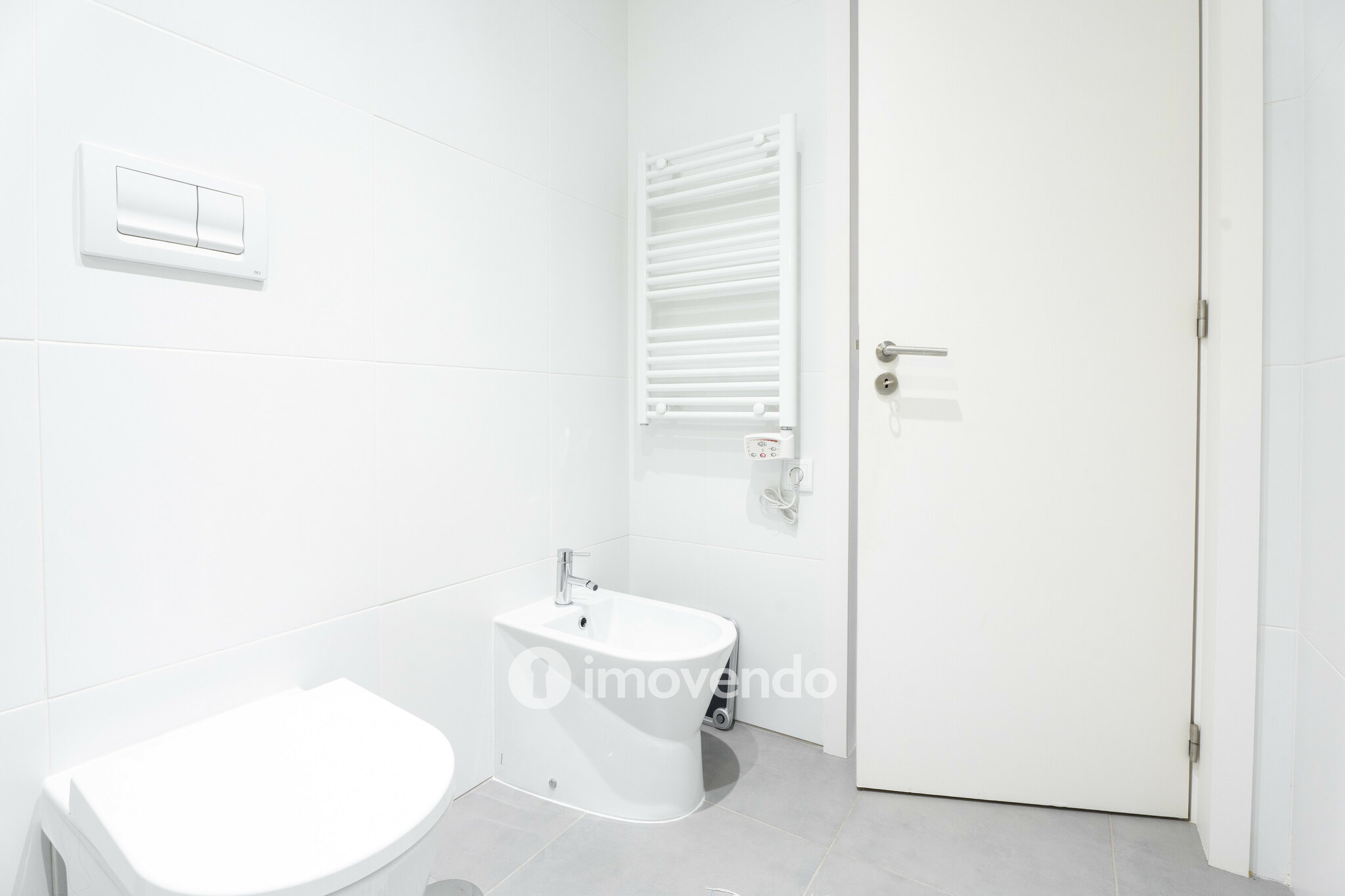 Apartamento T3 moderno, com garagem e varanda, em Braga