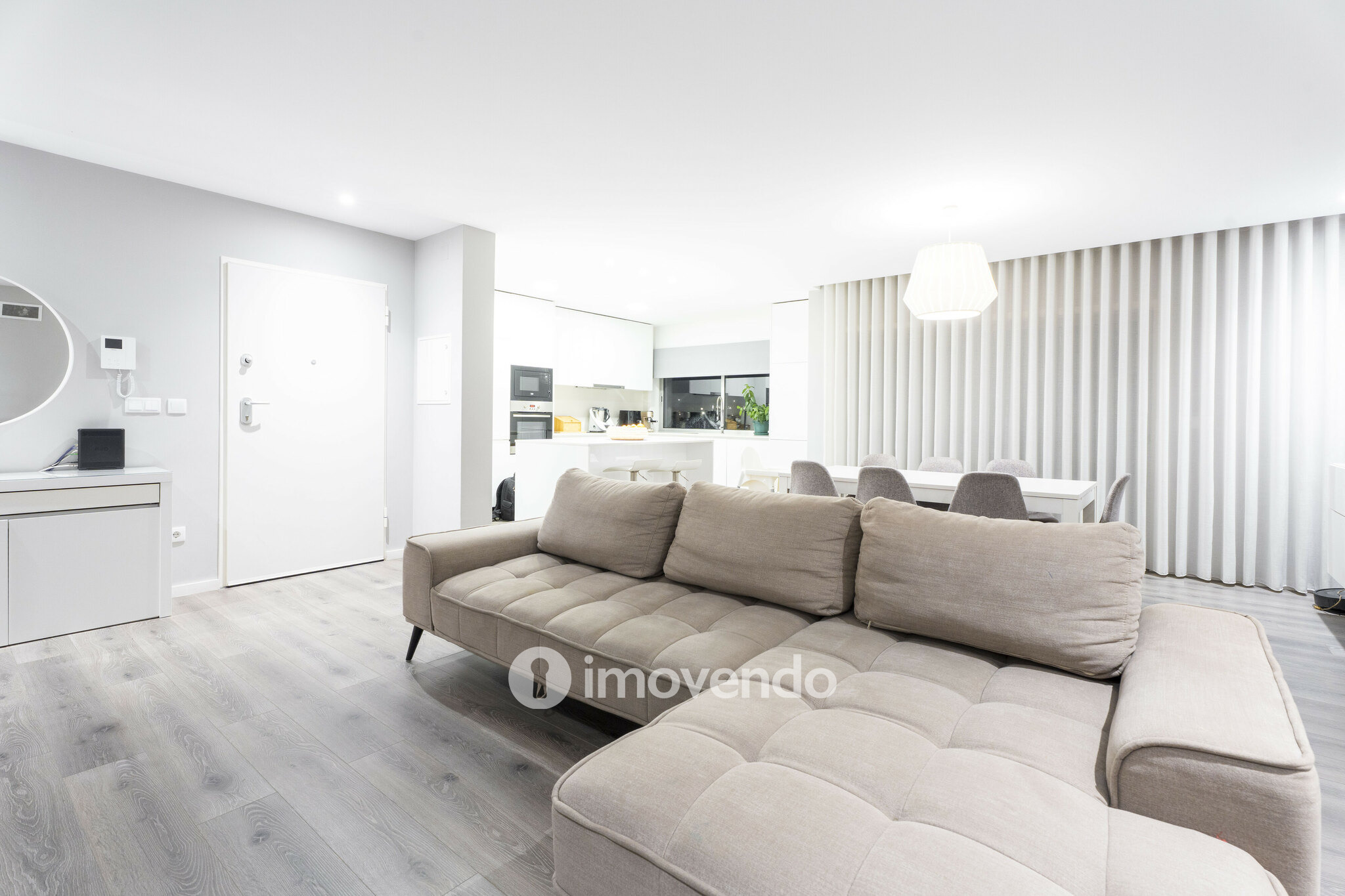 Apartamento T3 moderno, com garagem e varanda, em Braga