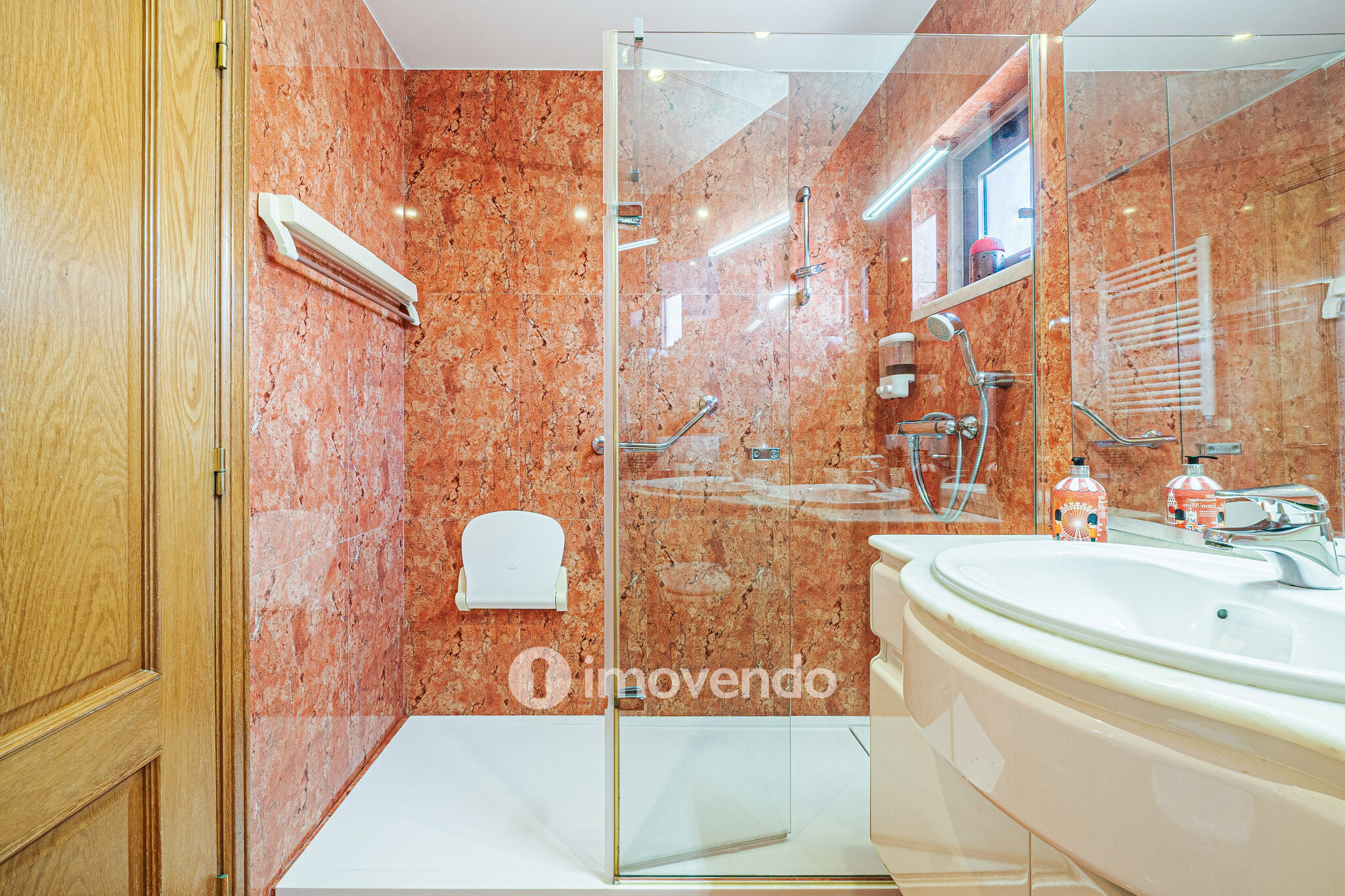 Apartamento T2 exclusivo, com garagem, em Paço de Arcos