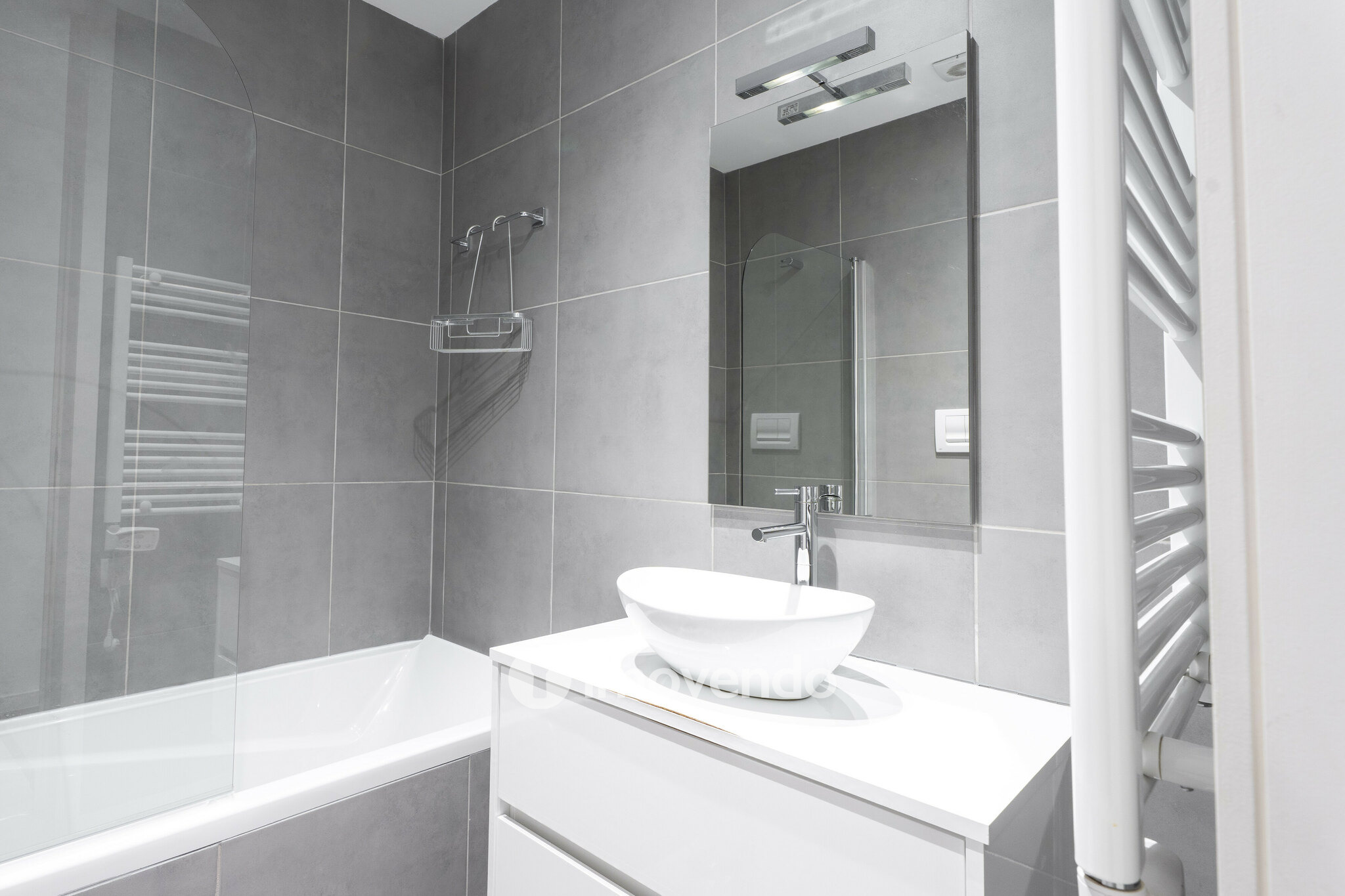 Apartamento T3 moderno, com garagem e varanda, em Braga