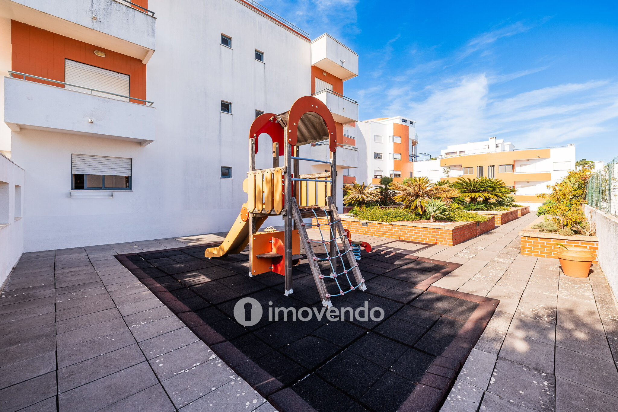 Apartamento T2 exclusivo, com garagem, em Paço de Arcos