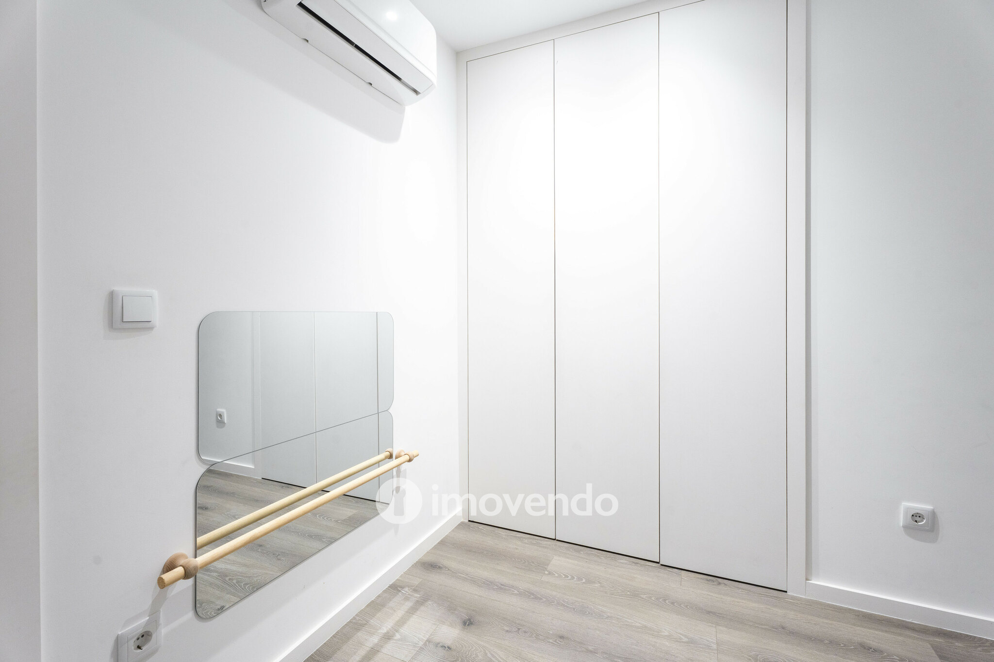 Apartamento T3 moderno, com garagem e varanda, em Braga