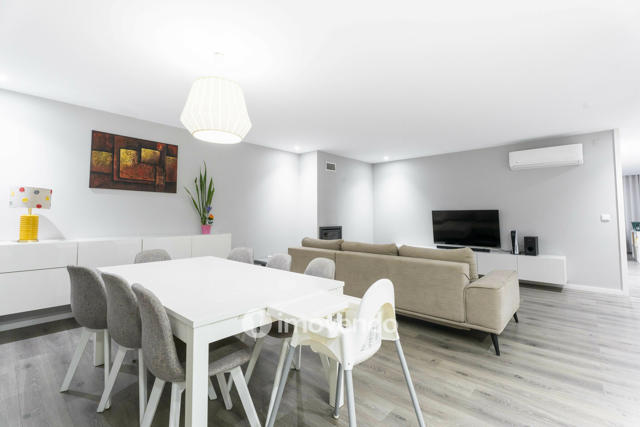 Apartamento T3 moderno, com garagem e varanda, em Braga