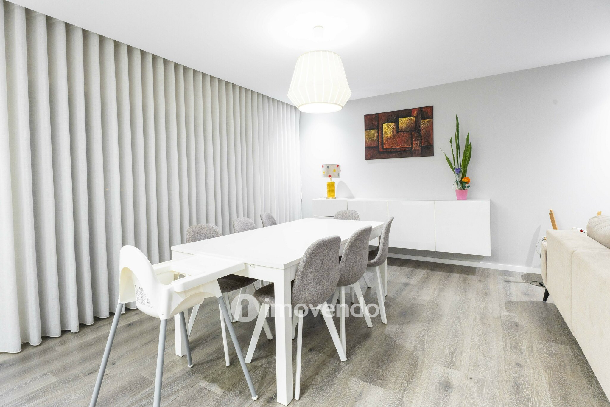 Apartamento T3 moderno, com garagem e varanda, em Braga