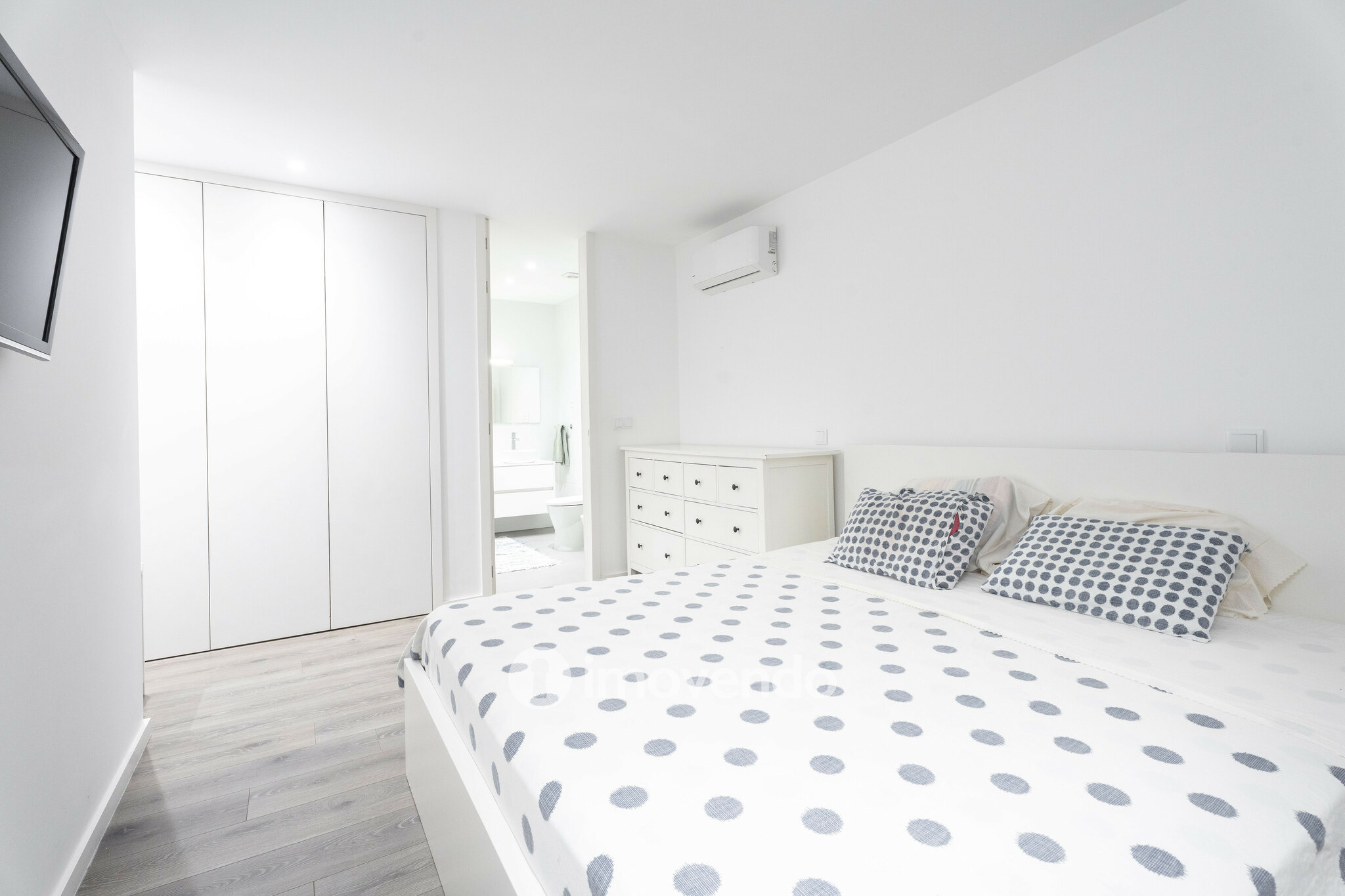 Apartamento T3 moderno, com garagem e varanda, em Braga