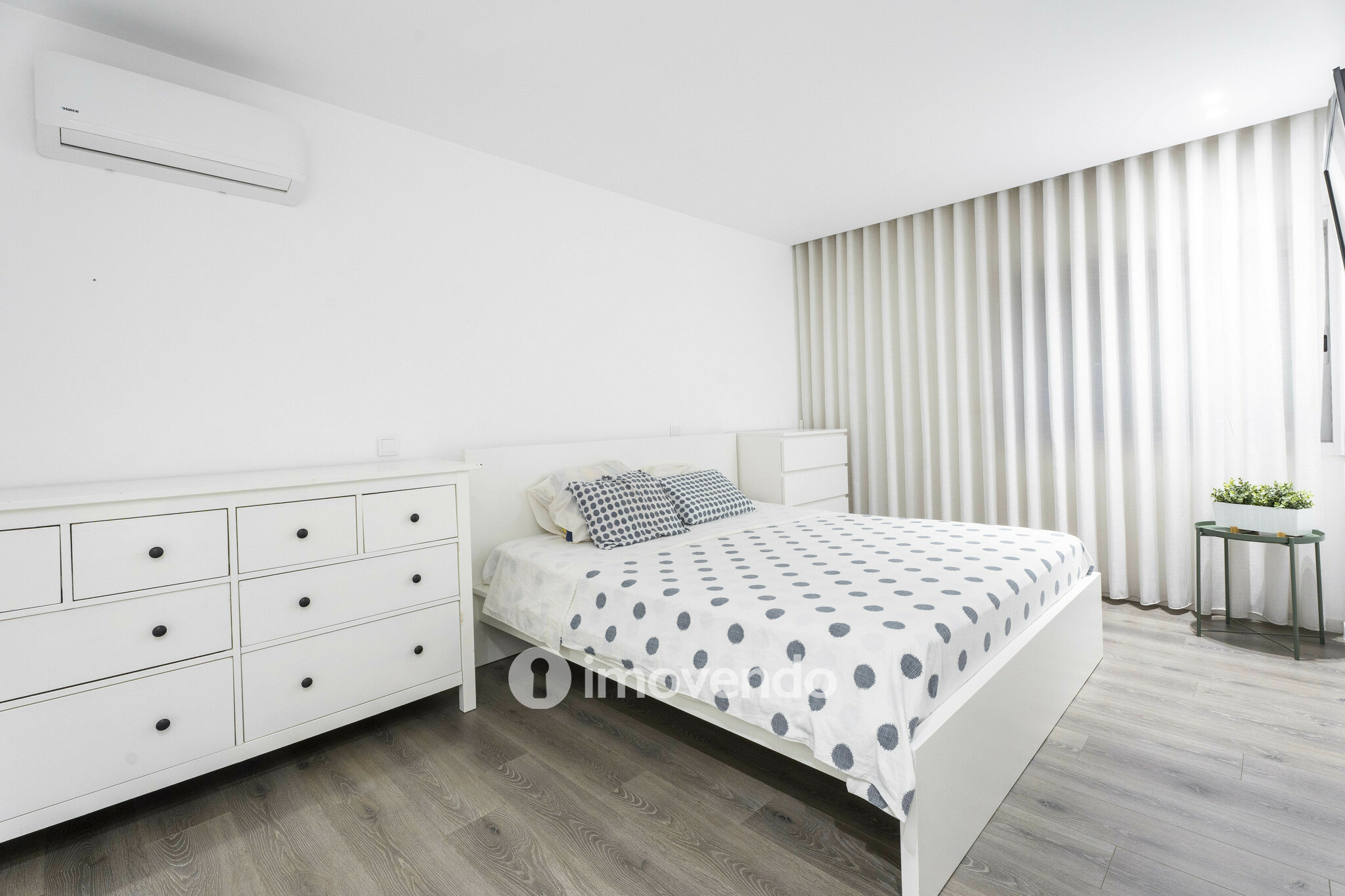 Apartamento T3 moderno, com garagem e varanda, em Braga