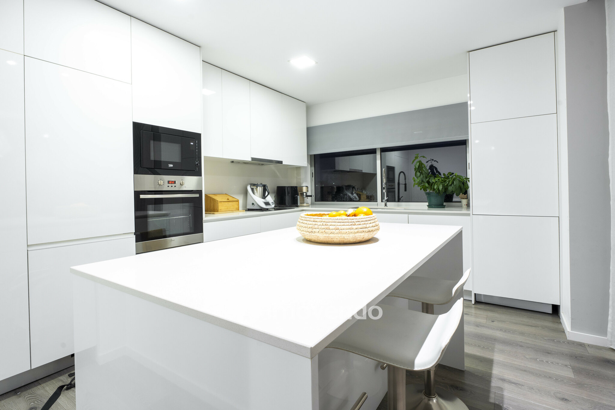 Apartamento T3 moderno, com garagem e varanda, em Braga