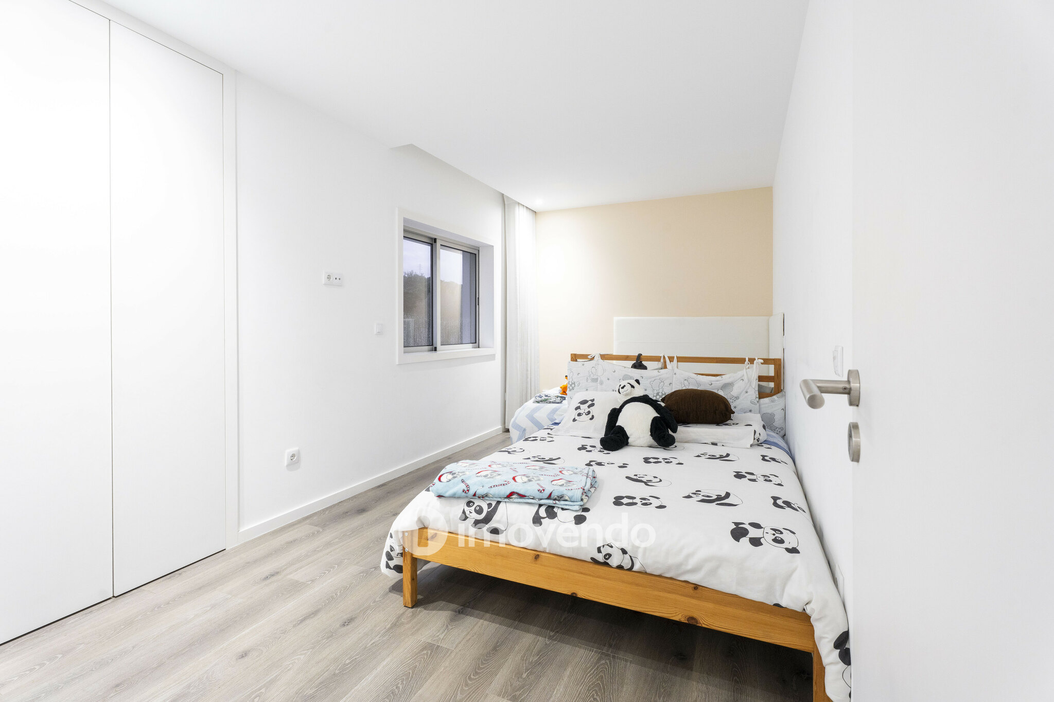 Apartamento T3 moderno, com garagem e varanda, em Braga