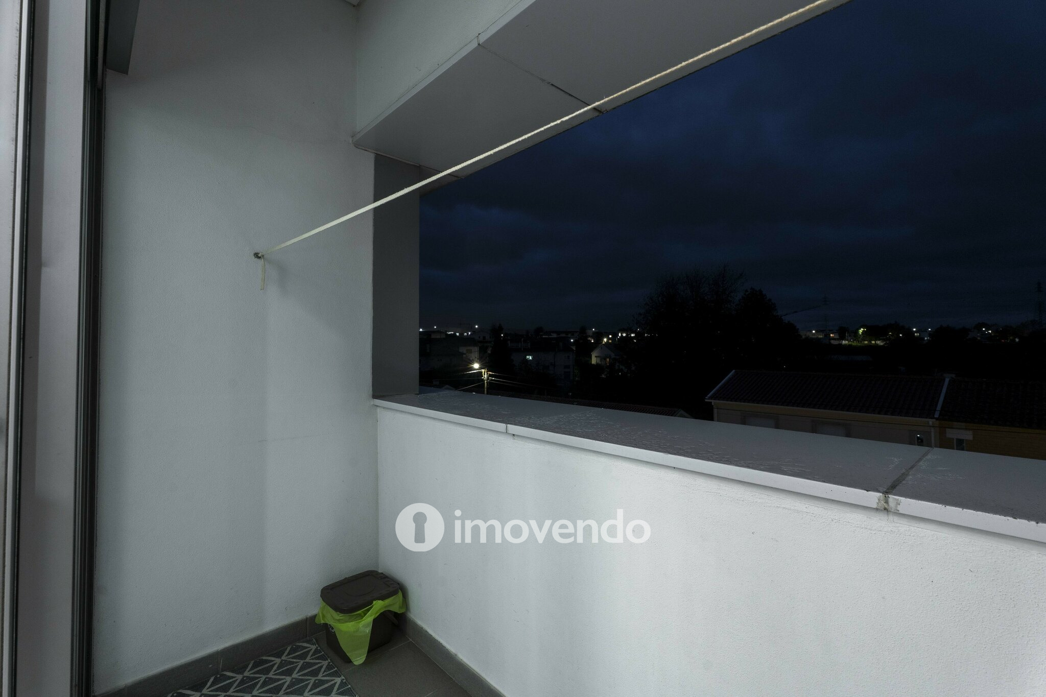 Apartamento T3 moderno, com garagem e varanda, em Braga