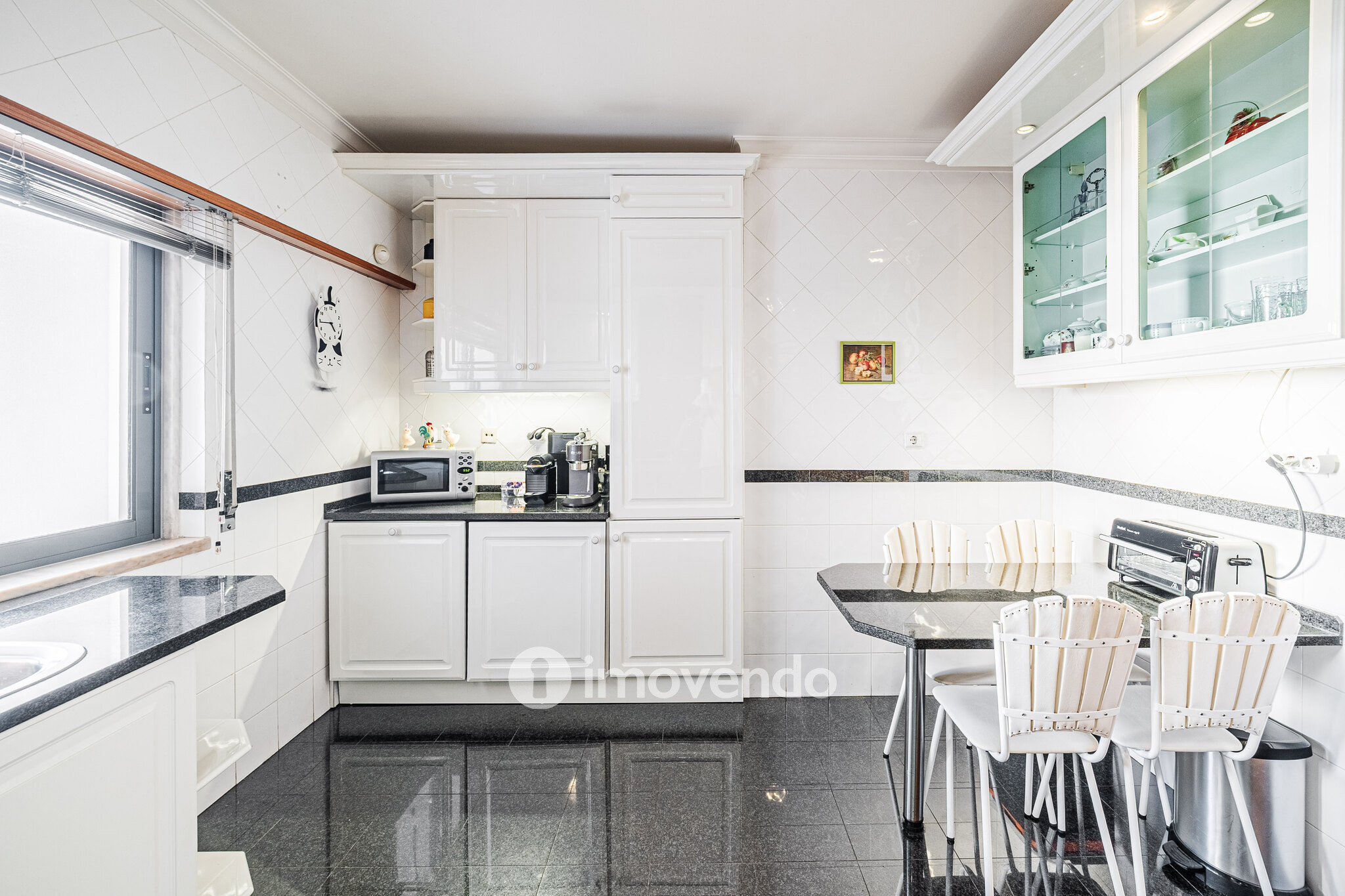 Apartamento T2 exclusivo, com garagem, em Paço de Arcos