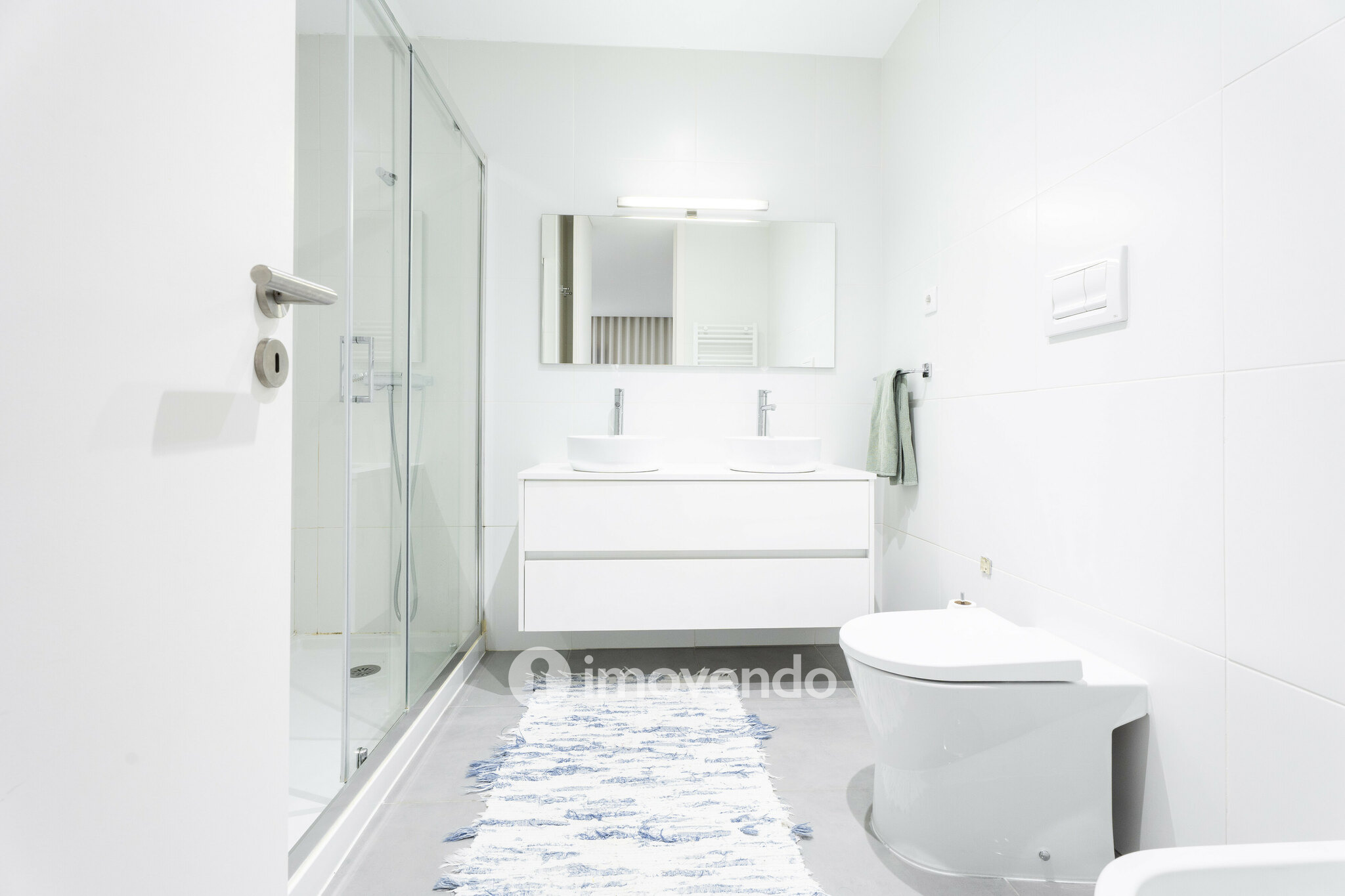 Apartamento T3 moderno, com garagem e varanda, em Braga