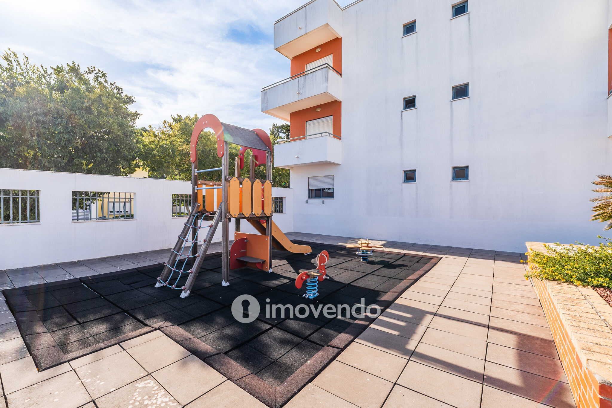 Apartamento T2 exclusivo, com garagem, em Paço de Arcos