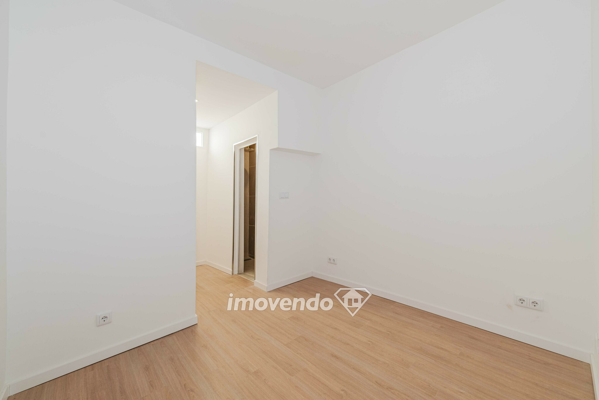 Apartamento T2 totalmente remodelado e pronto a habitar, na Ajuda