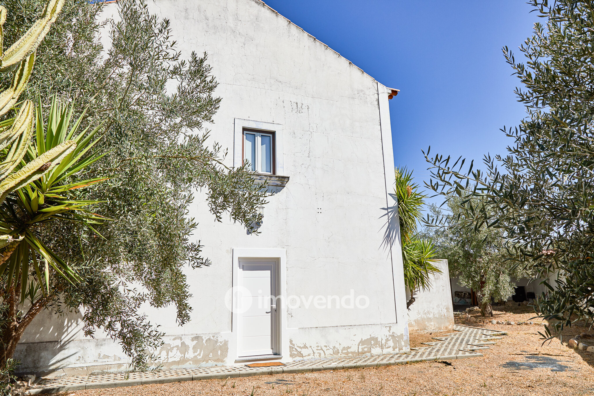 Moradia T2 totalmente remodelada, com jardim, em Reguengos de Monsaraz