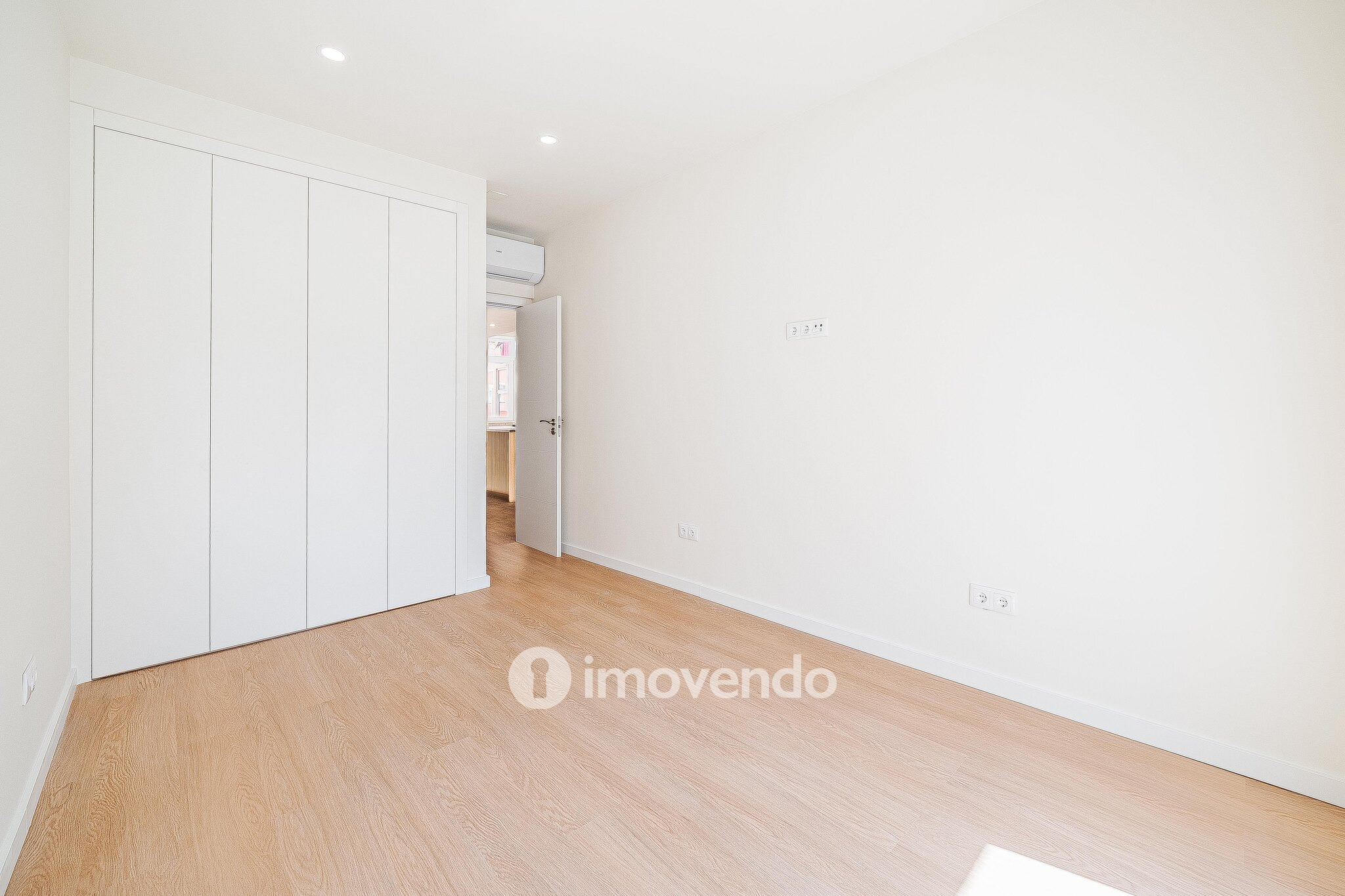 Apartamento T2 totalmente renovado e pronto a habitar, em Moscavide