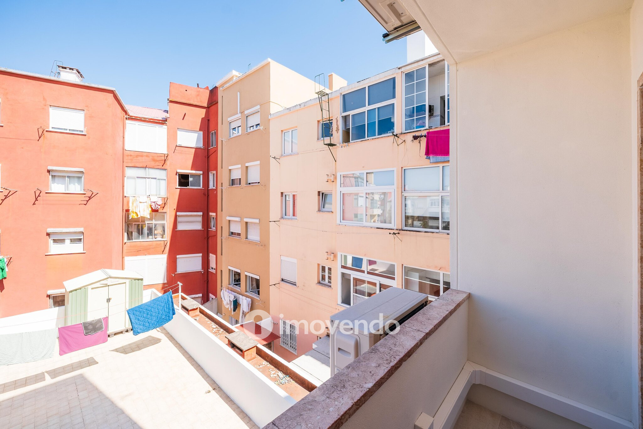 Apartamento T2 totalmente renovado e pronto a habitar, em Moscavide