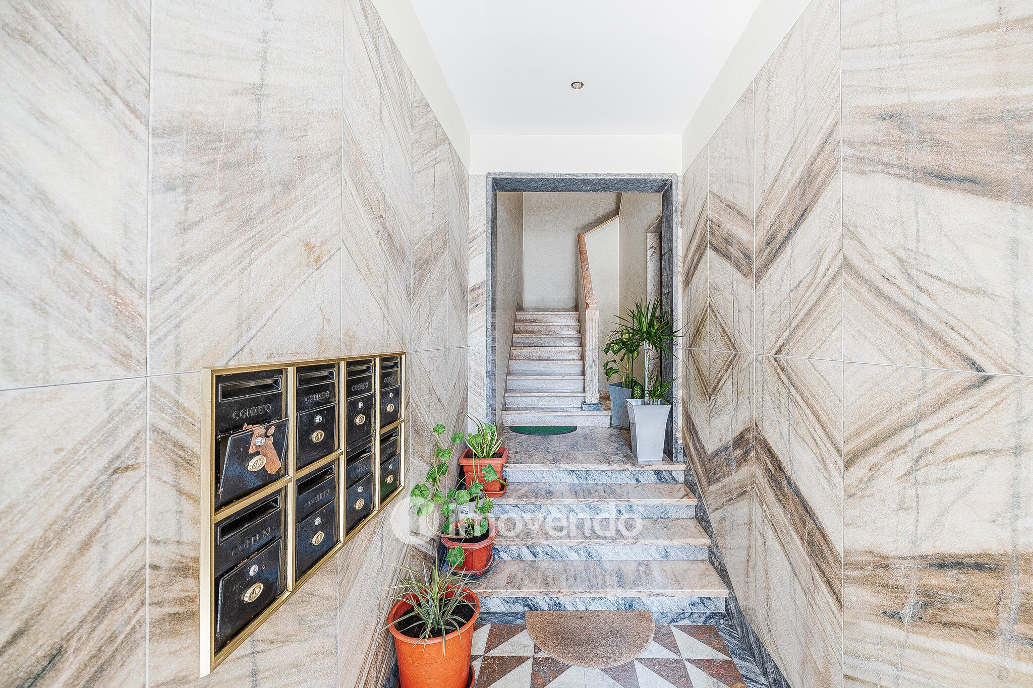 Apartamento T2 totalmente renovado e pronto a habitar, em Moscavide