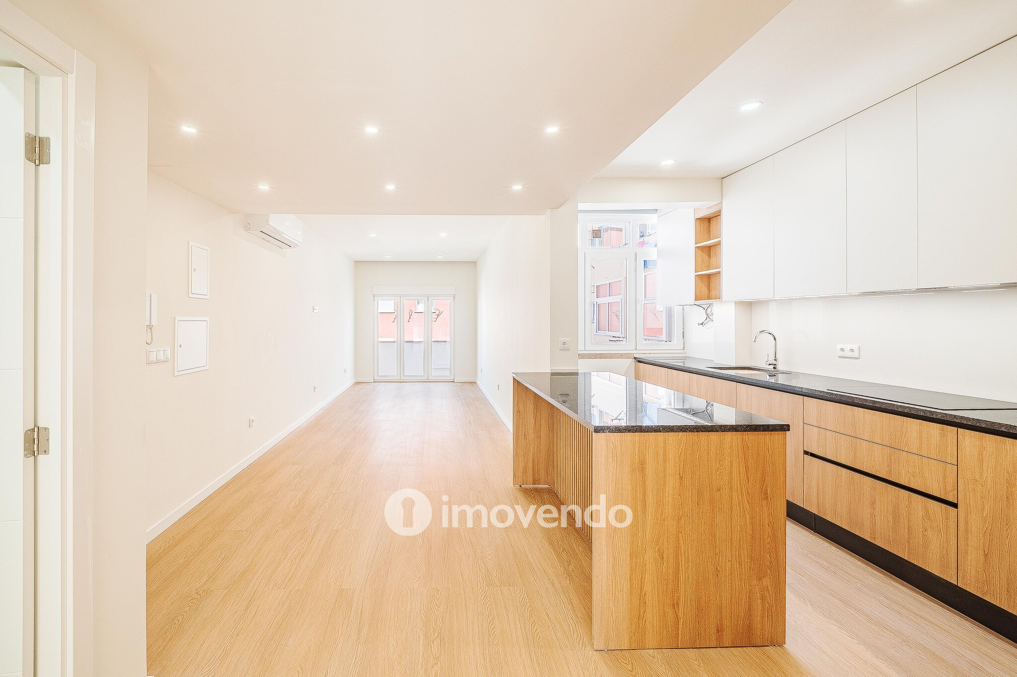Apartamento T2 totalmente renovado e pronto a habitar, em Moscavide