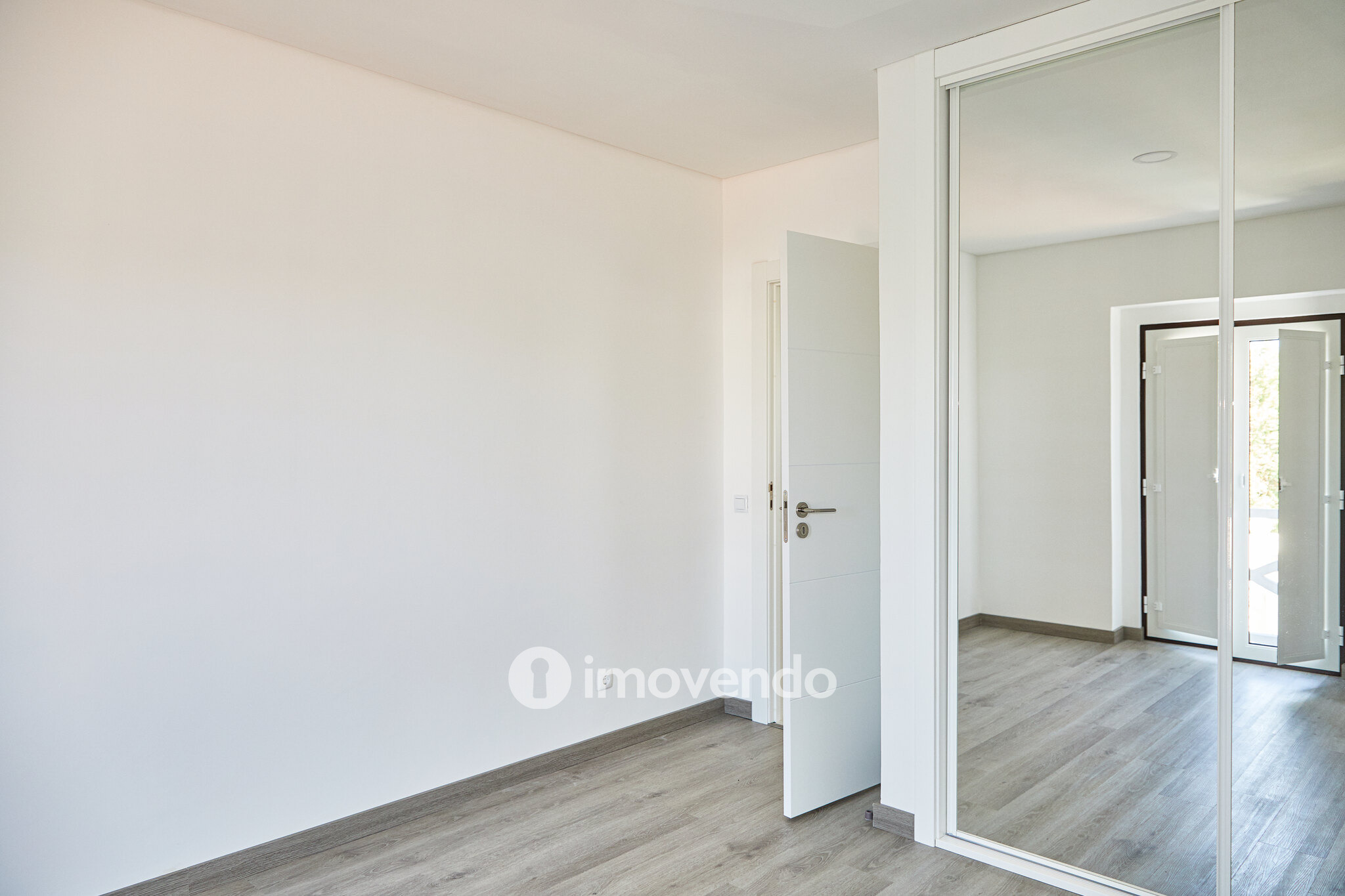 Moradia T2 totalmente remodelada, com jardim, em Reguengos de Monsaraz