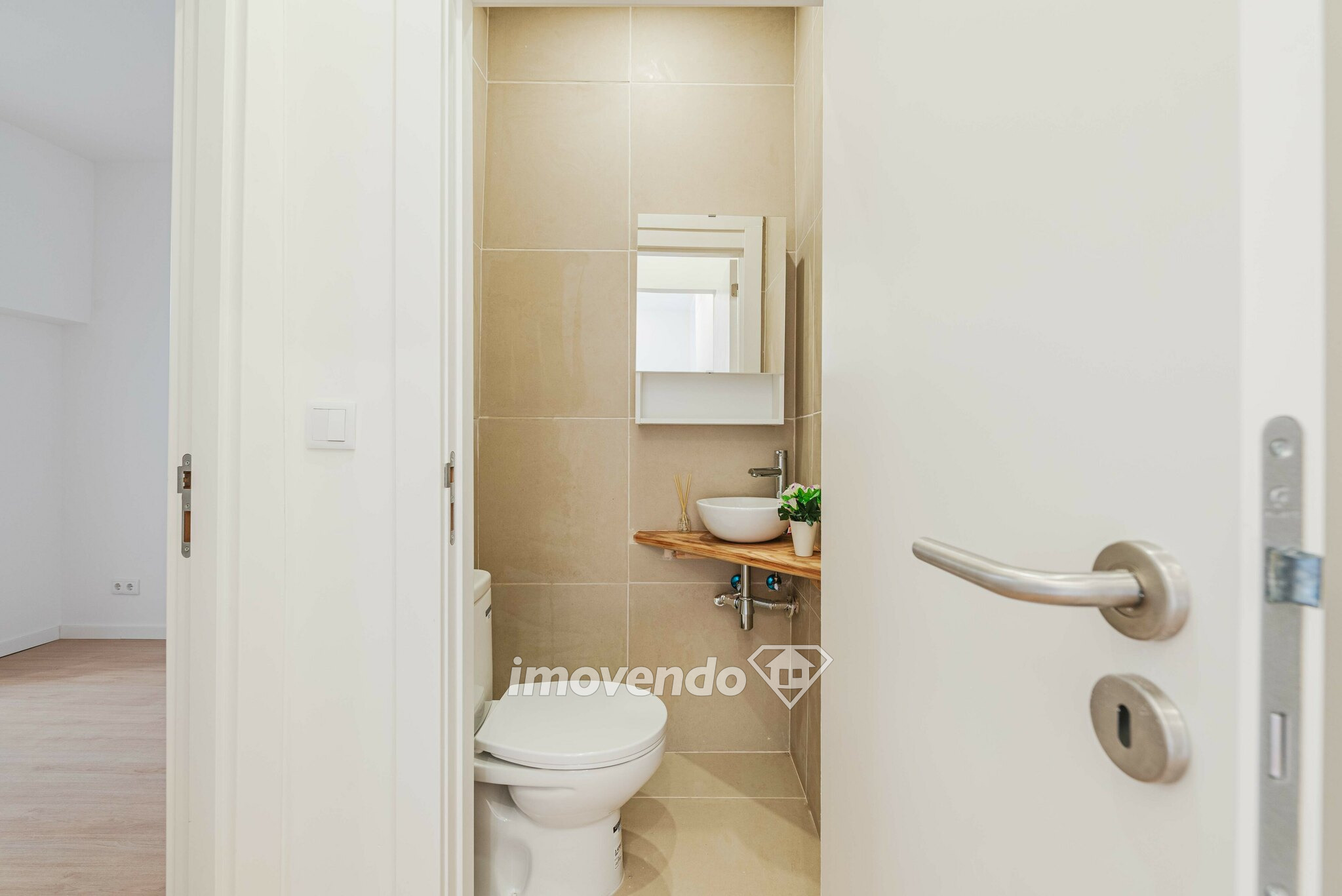Apartamento T2 totalmente remodelado e pronto a habitar, na Ajuda