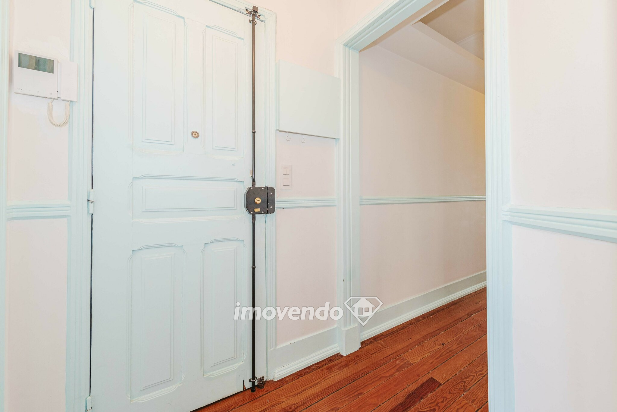 Apartamento T2 remodelado, com terraço, na Penha de França, Lisboa