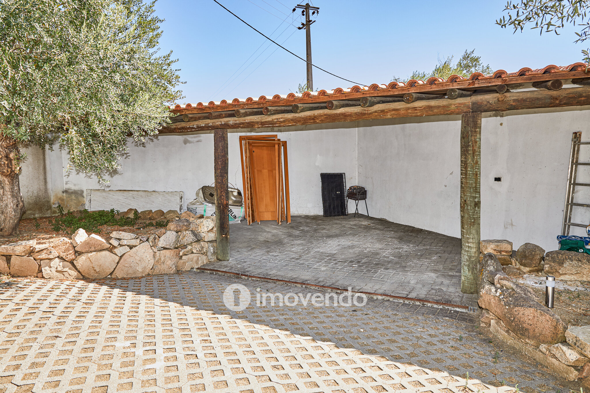 Moradia T2 totalmente remodelada, com jardim, em Reguengos de Monsaraz