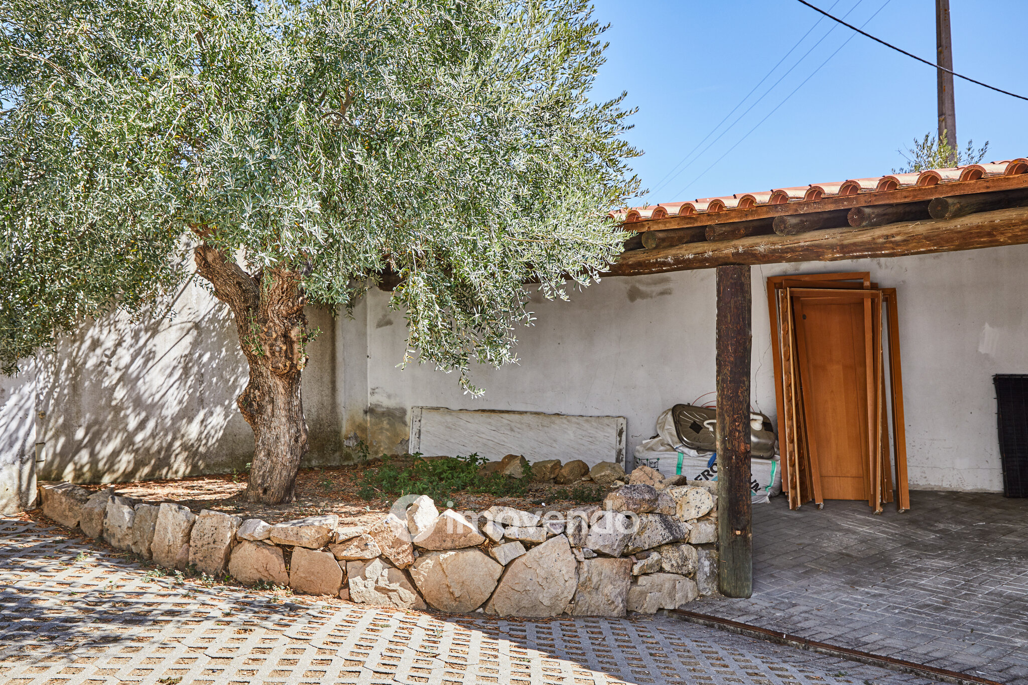 Moradia T2 totalmente remodelada, com jardim, em Reguengos de Monsaraz